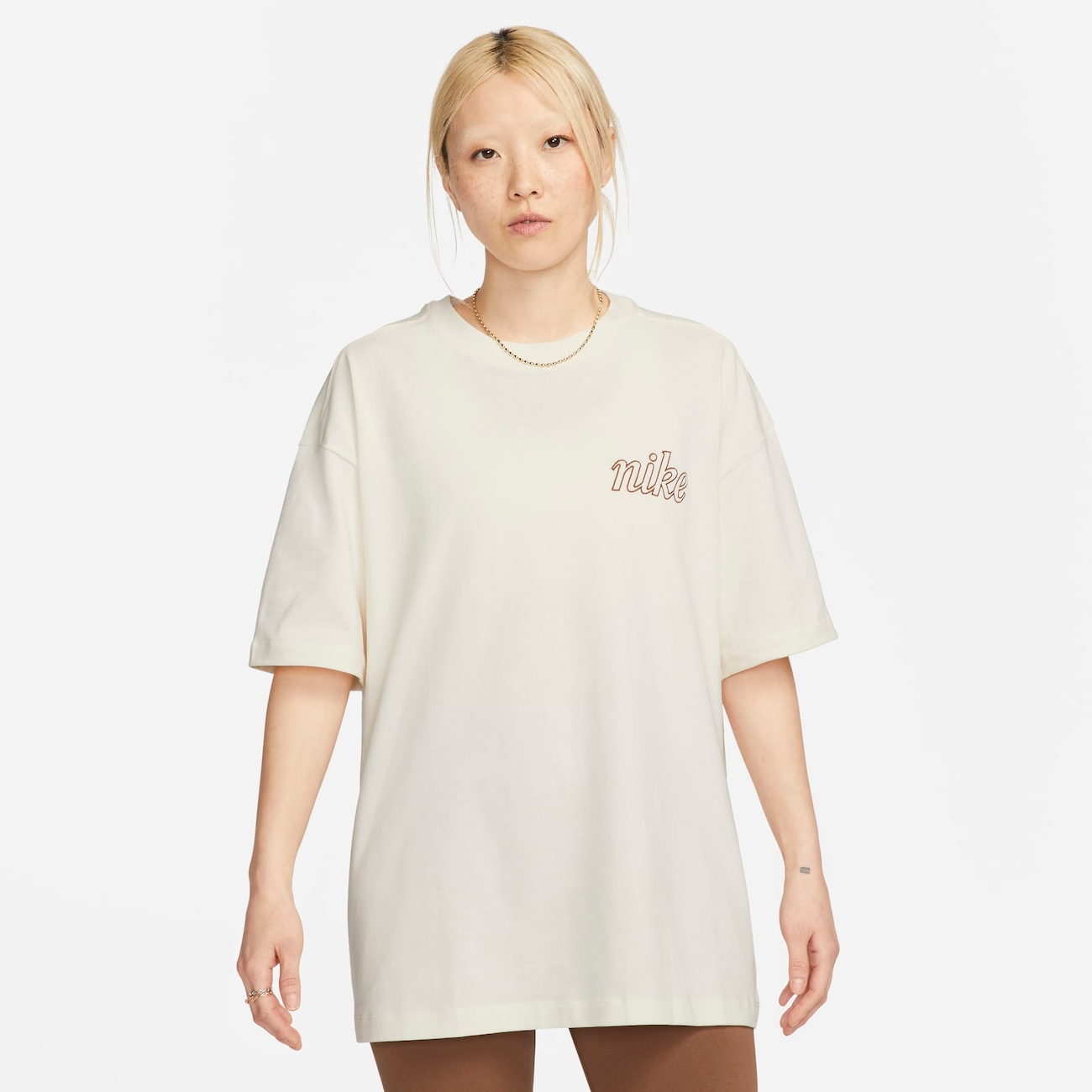 Camiseta Nike Sportswear Bear Feminina