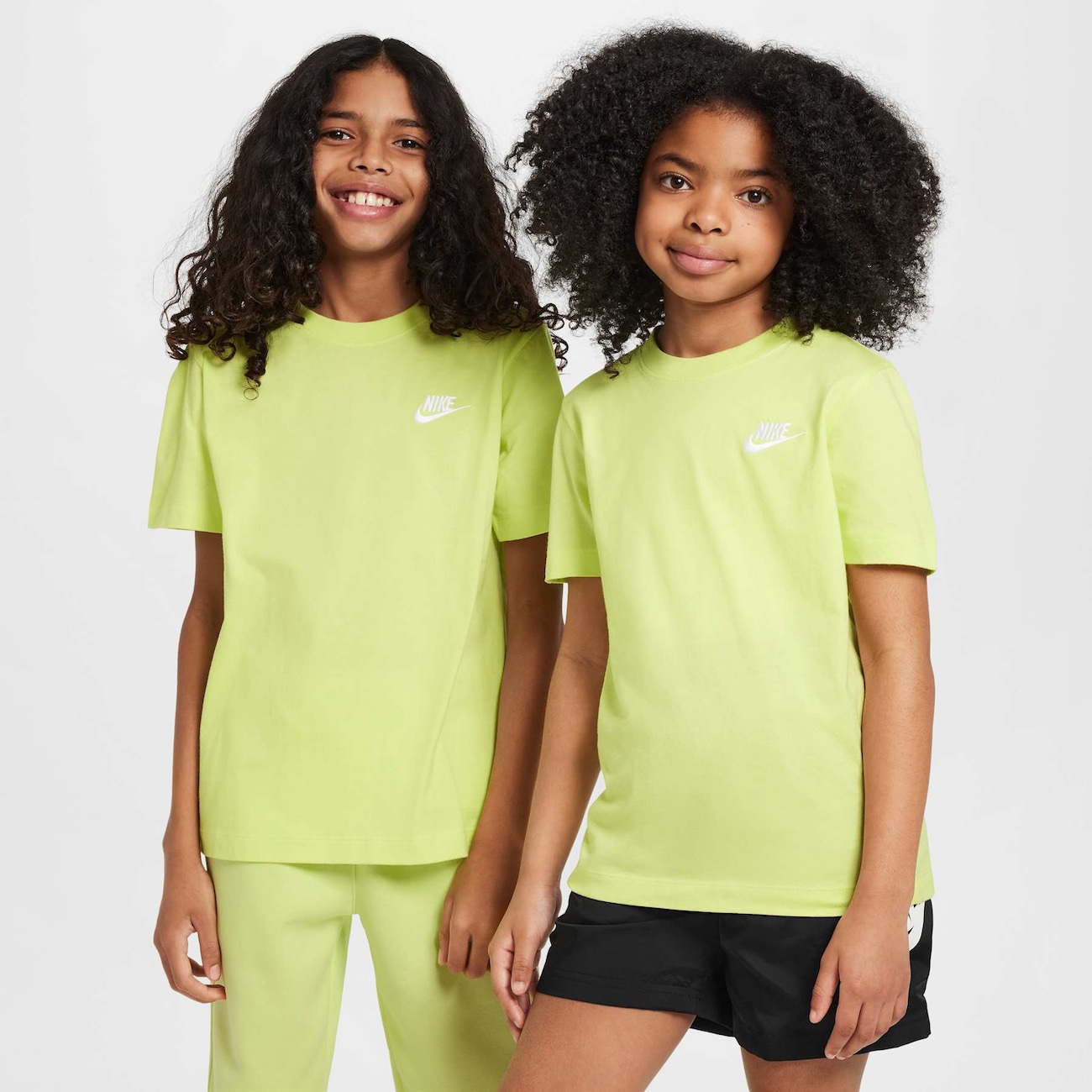 Camiseta Nike Sportswear Futura Infantil