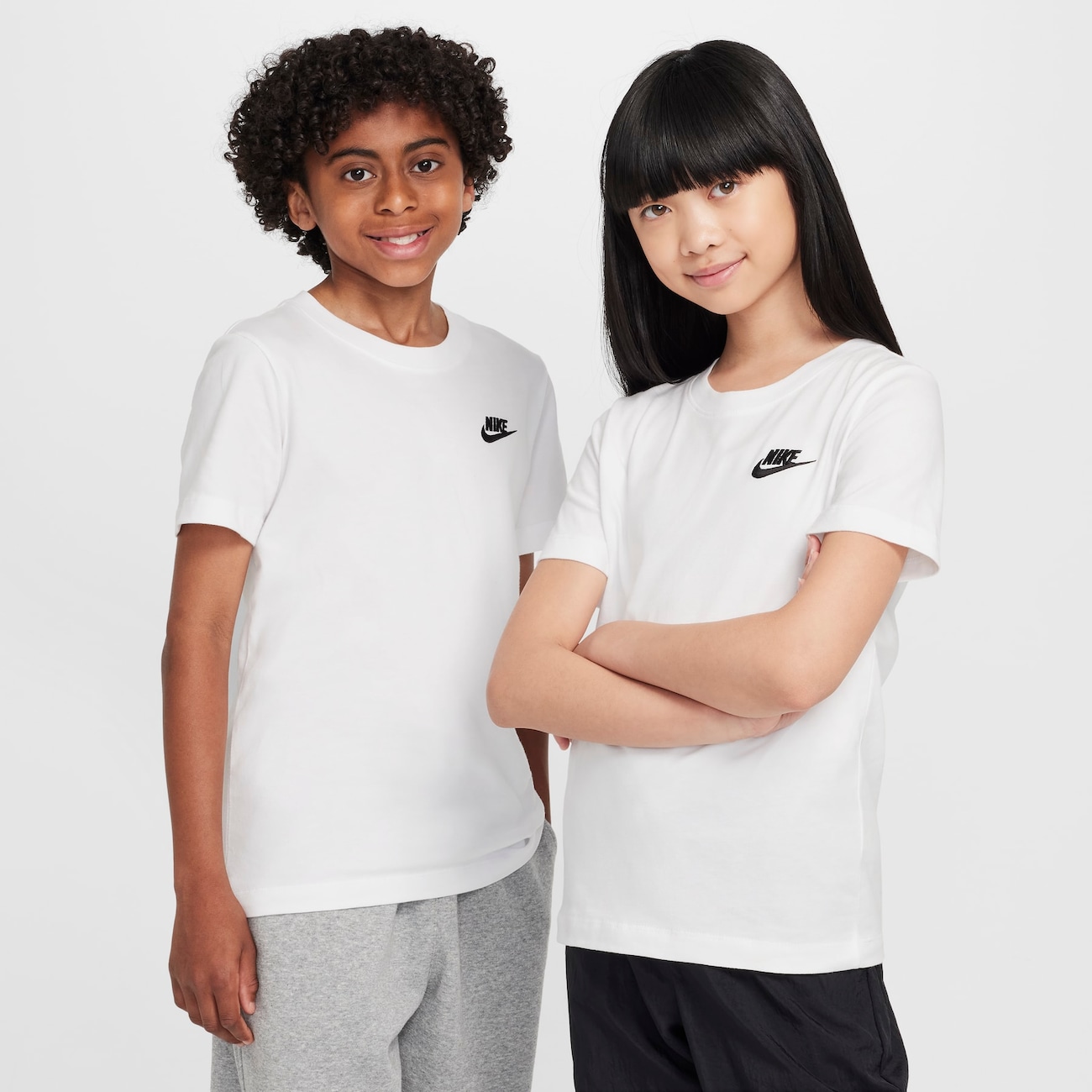 Camiseta Nike Sportswear Futura Infantil