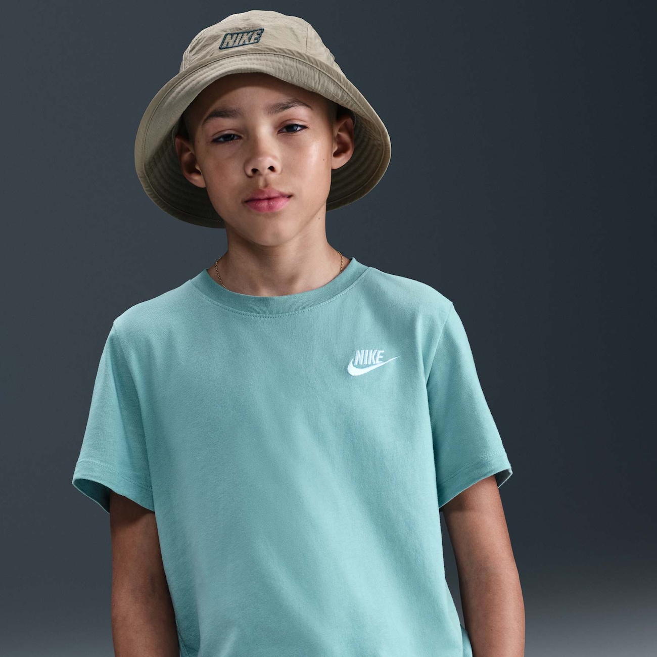 Camiseta Nike Sportswear Futura Infantil