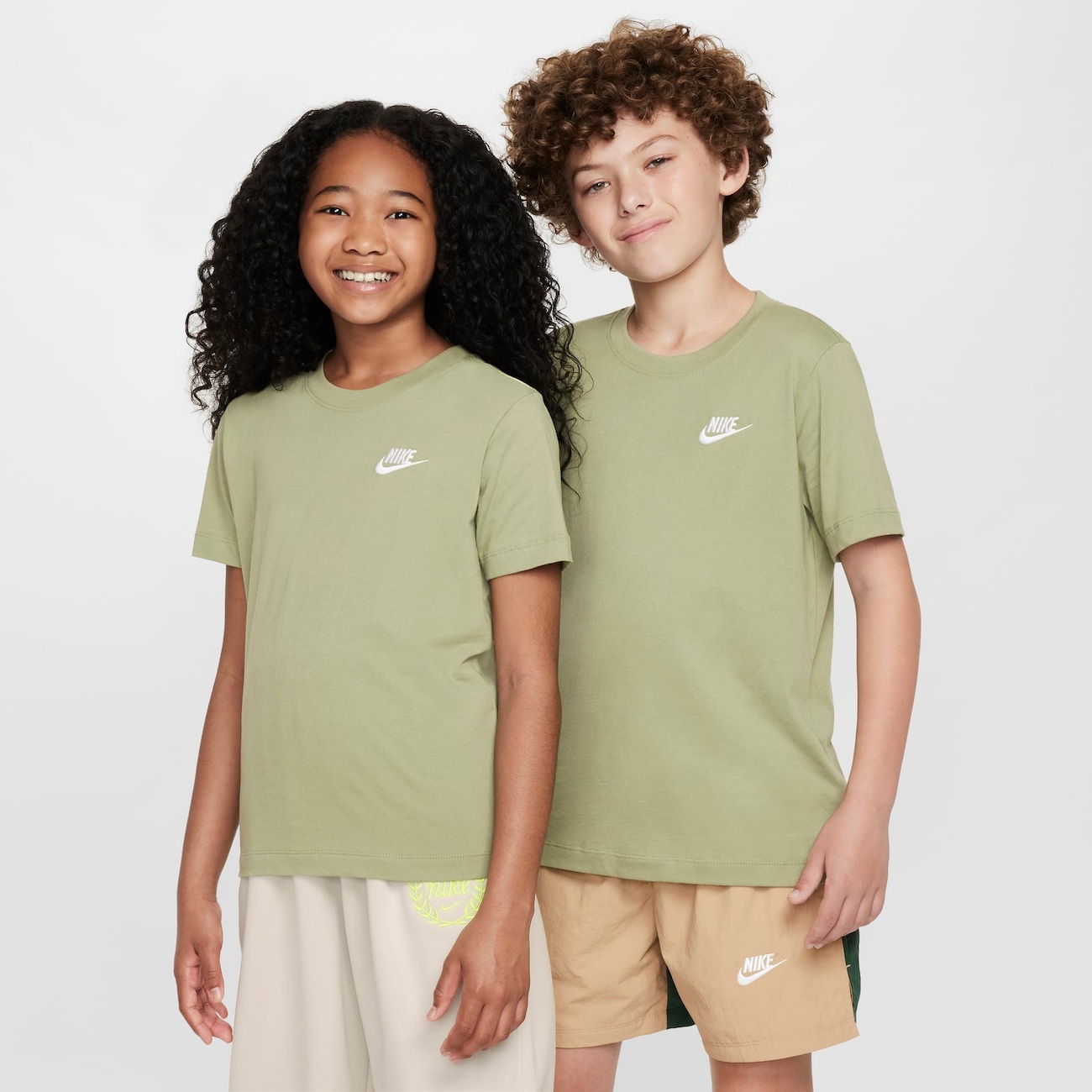 Camiseta Nike Sportswear Futura Infantil