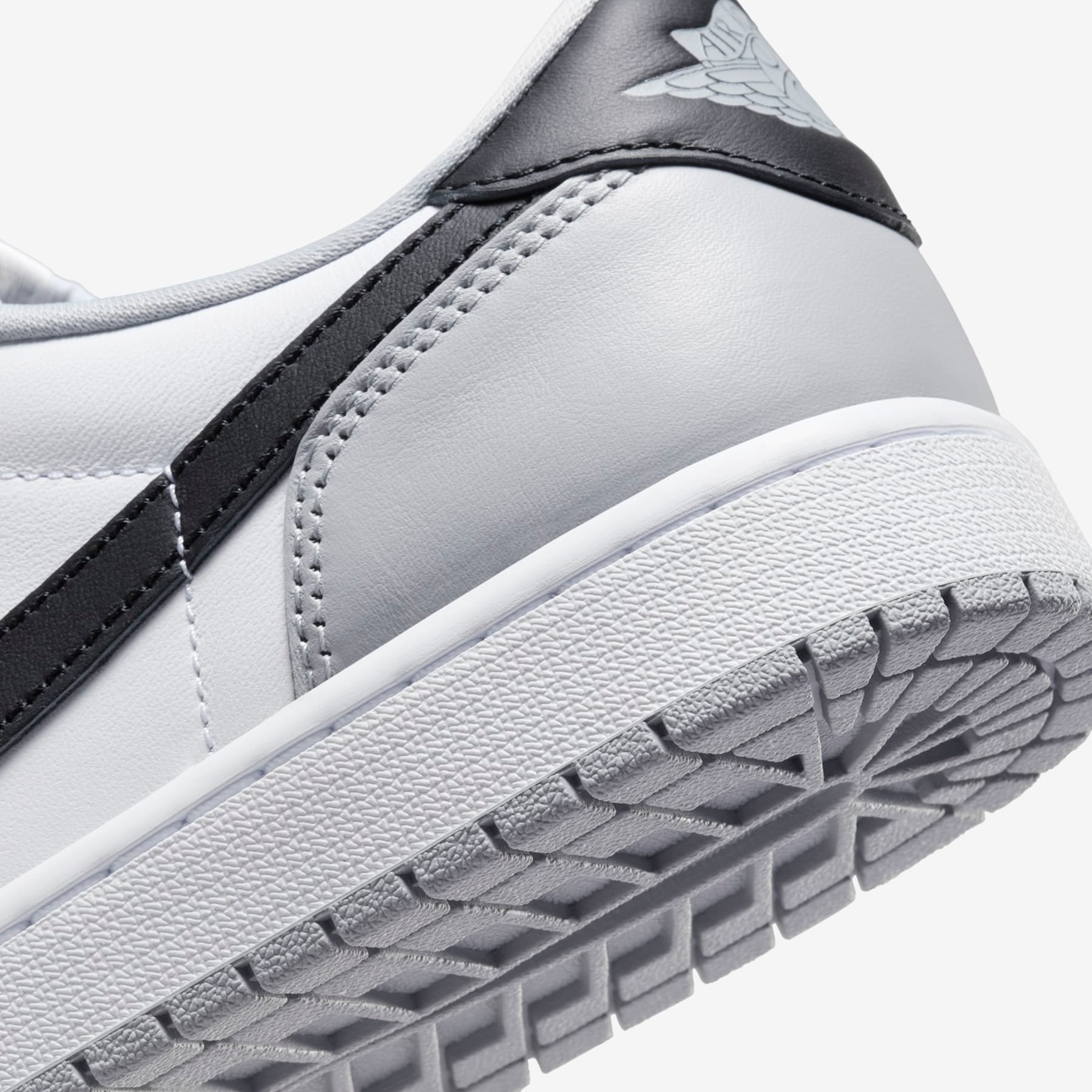 Tênis Air Jordan 1 Low OG Wolf Grey and White - Sneakers Nike Tênis Air Jordan 1 Low OG Wolf Grey and White - Sneakers Nike