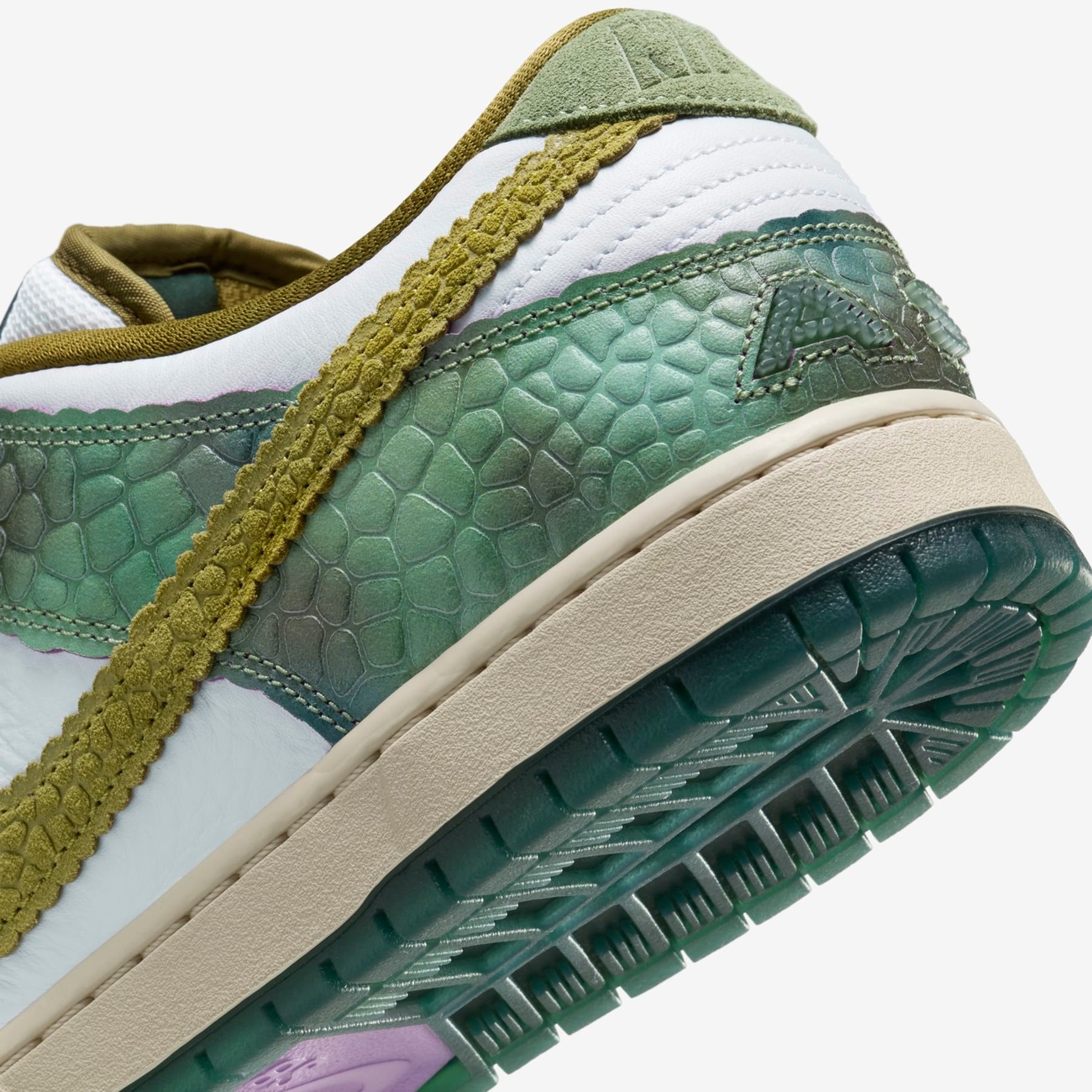Nike SB Dunk Low Pro x Alexis Sablone - Nike