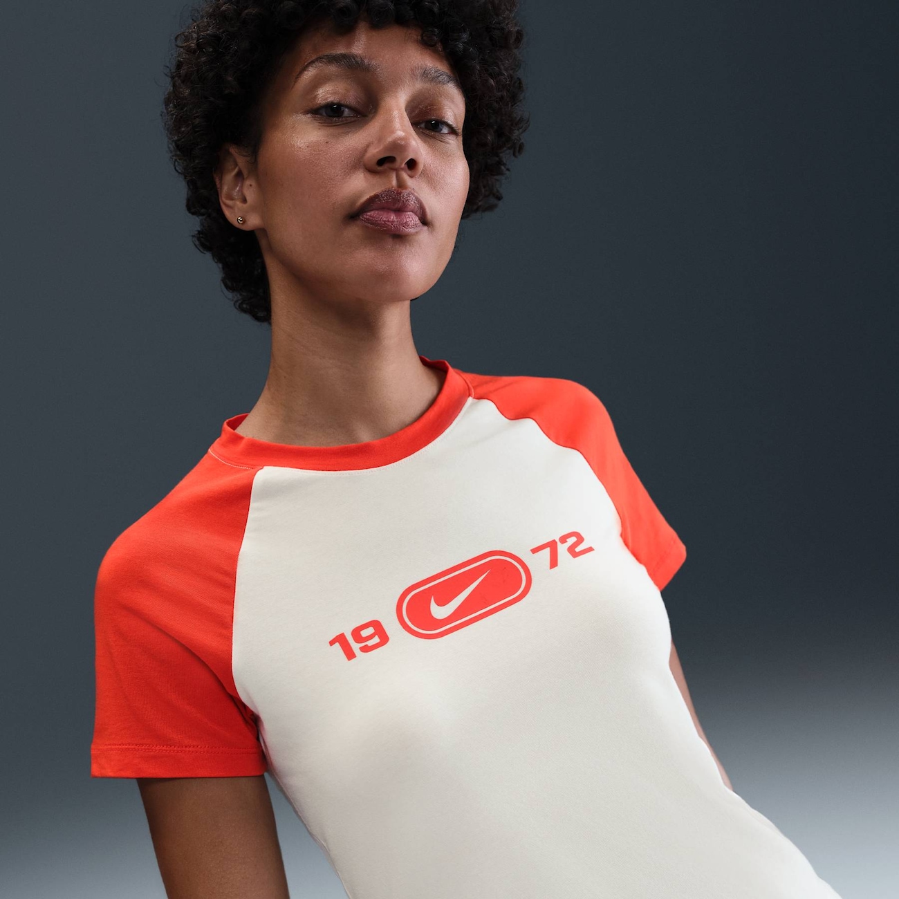 Camiseta Nike Sportswear Chill Knit Feminina