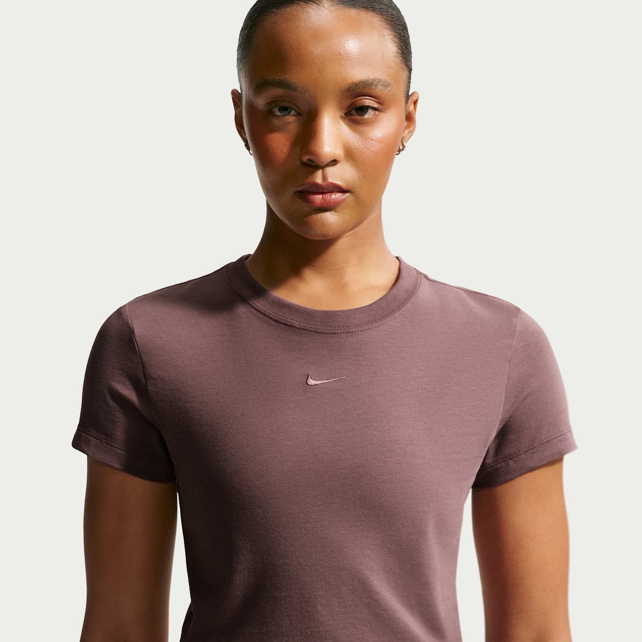 Camiseta Nike Sportswear Chill Knit Cropped Feminina