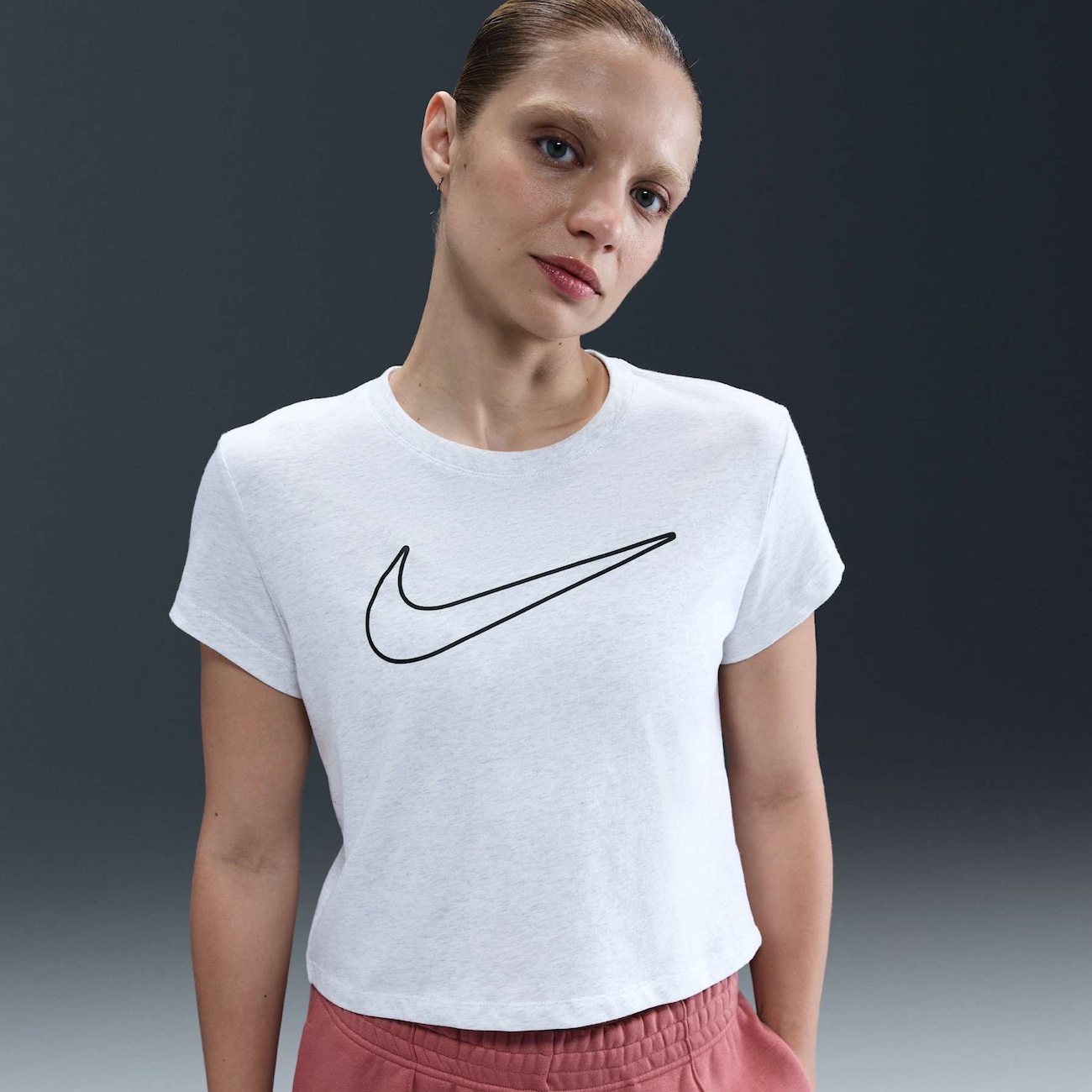 Camiseta Nike Sportswear Club Feminina