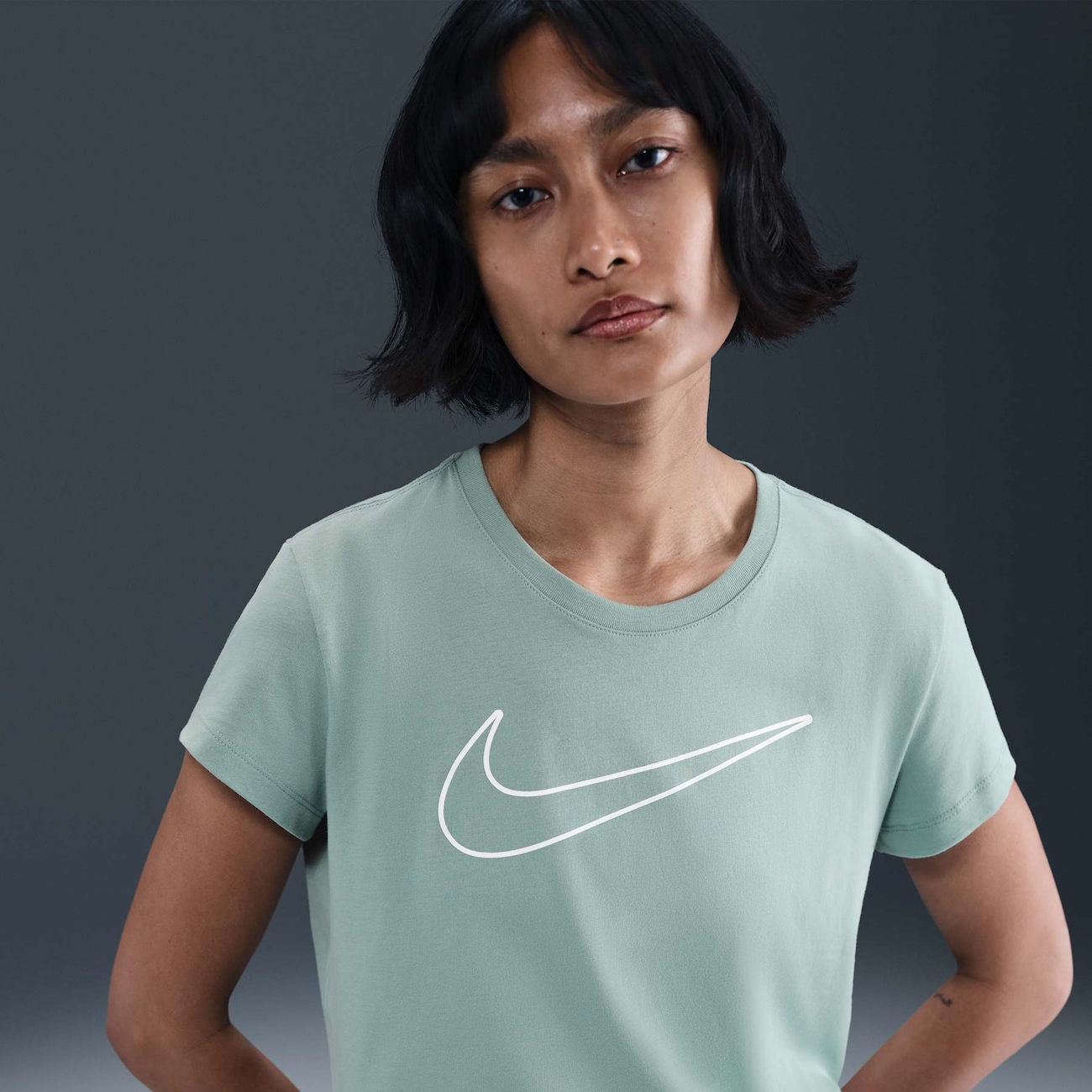 Camiseta Nike Sportswear Club Feminina