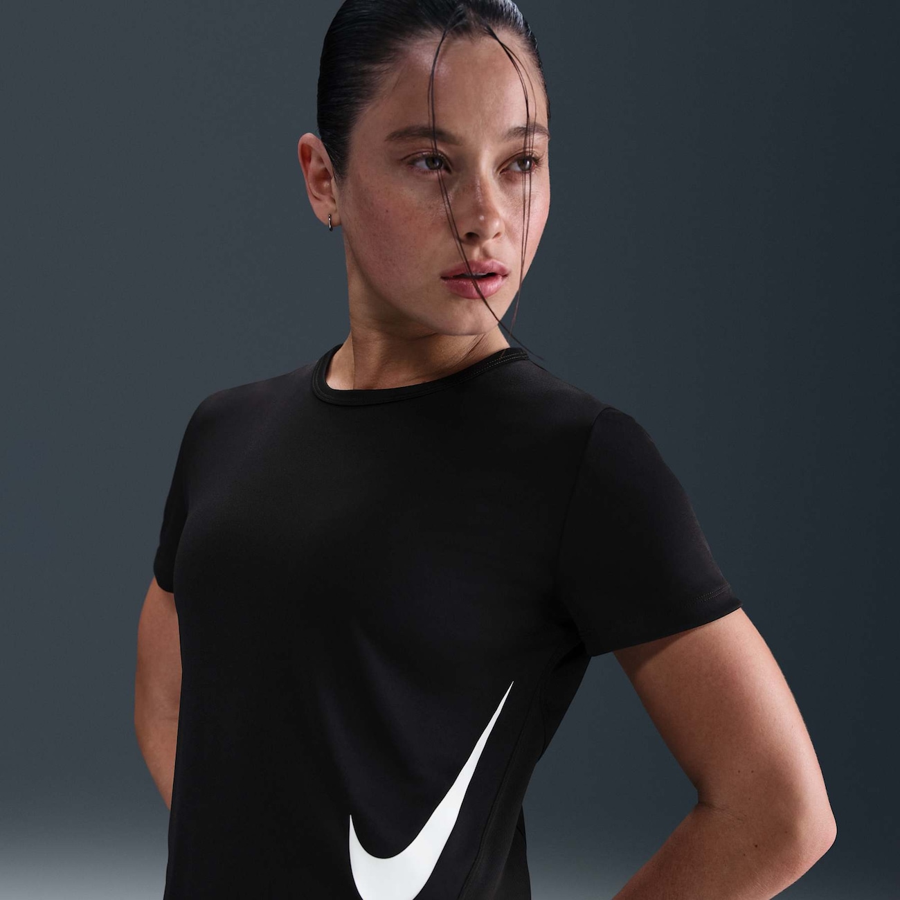Camiseta Dri-FIT Nike Swoosh Feminina