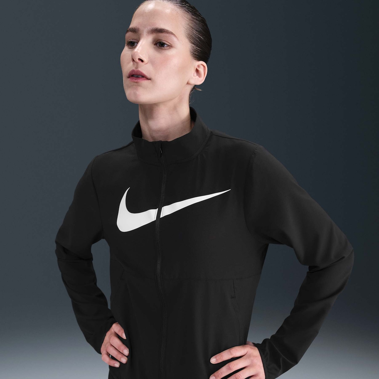 Jaqueta Dri-FIT Nike Swoosh Feminina
