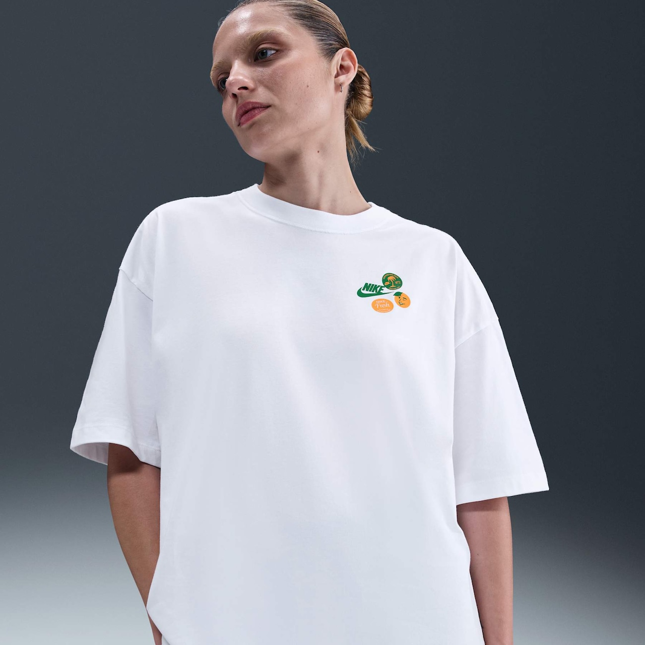 Camiseta Oversized Nike Sportswear Fruit Feminina