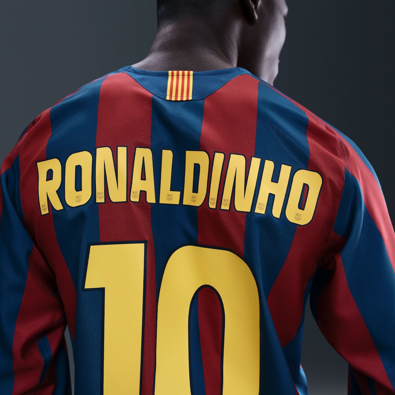 Camisa Barcelona Nike Ronaldinho Reedição Masculina - Nike