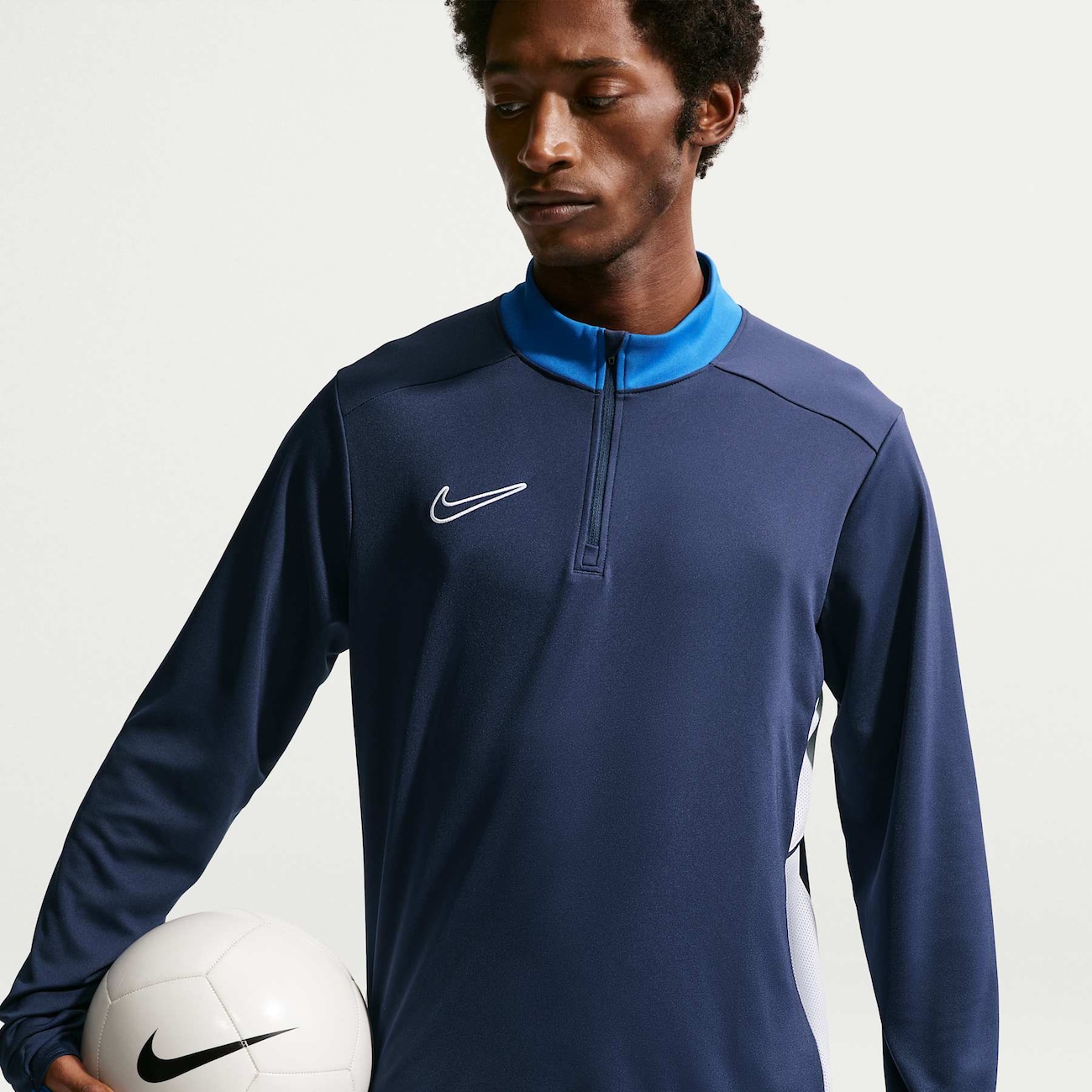 Camiseta Dri-FIT Nike Manga Longa Academy Masculina