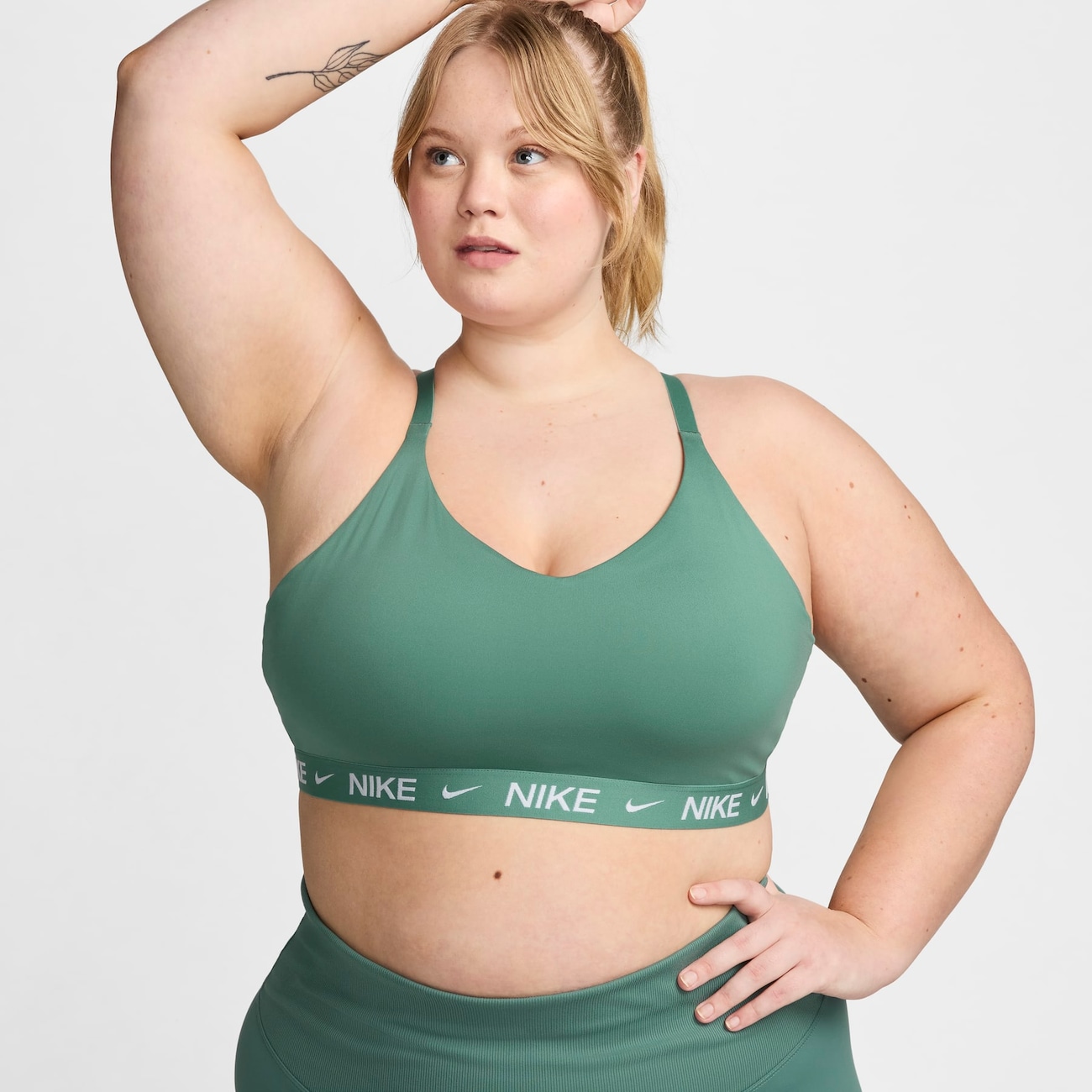 Plus Size - Top Nike Dri-FIT Indy Feminino