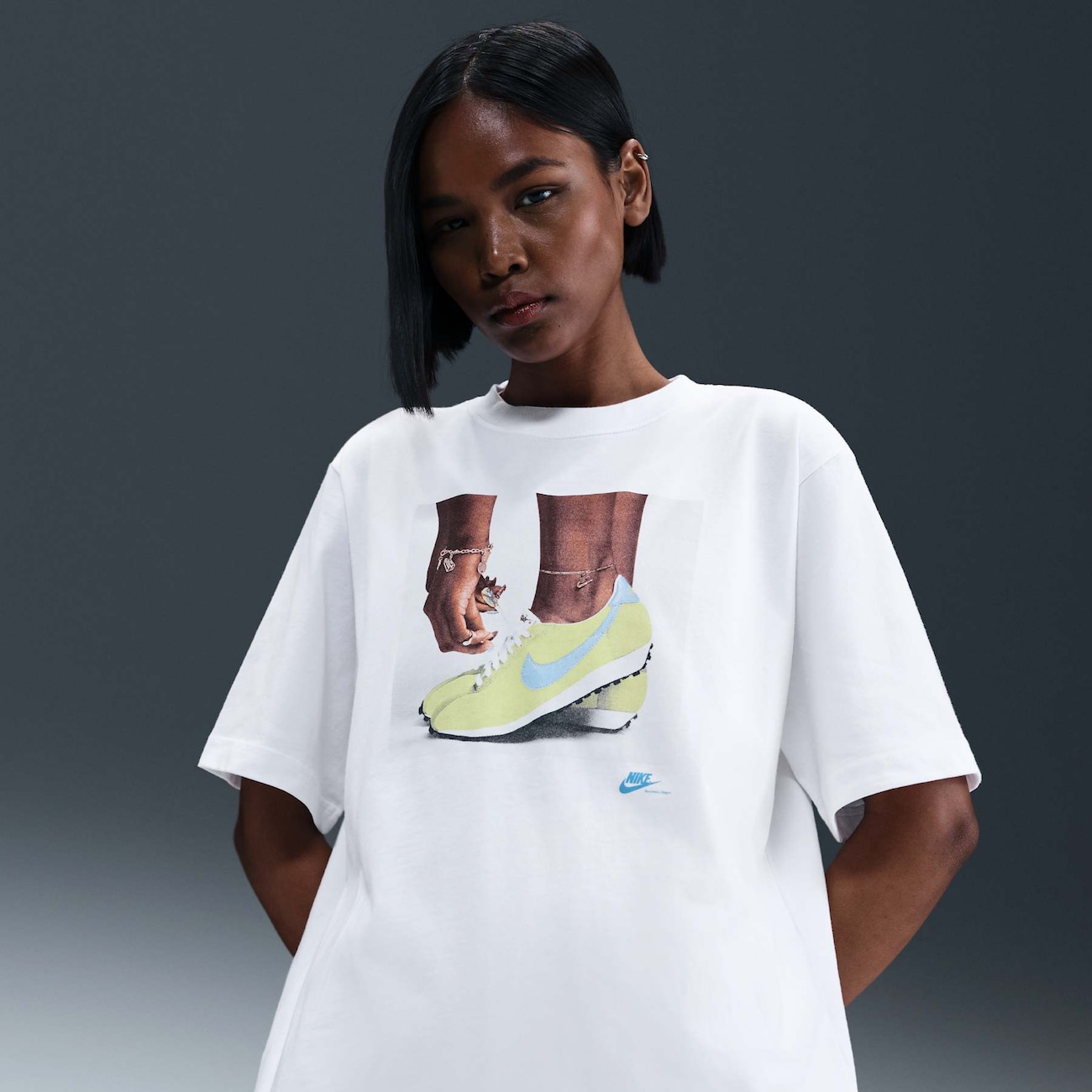 Camiseta Nike Sportswear LD-1000 Feminina