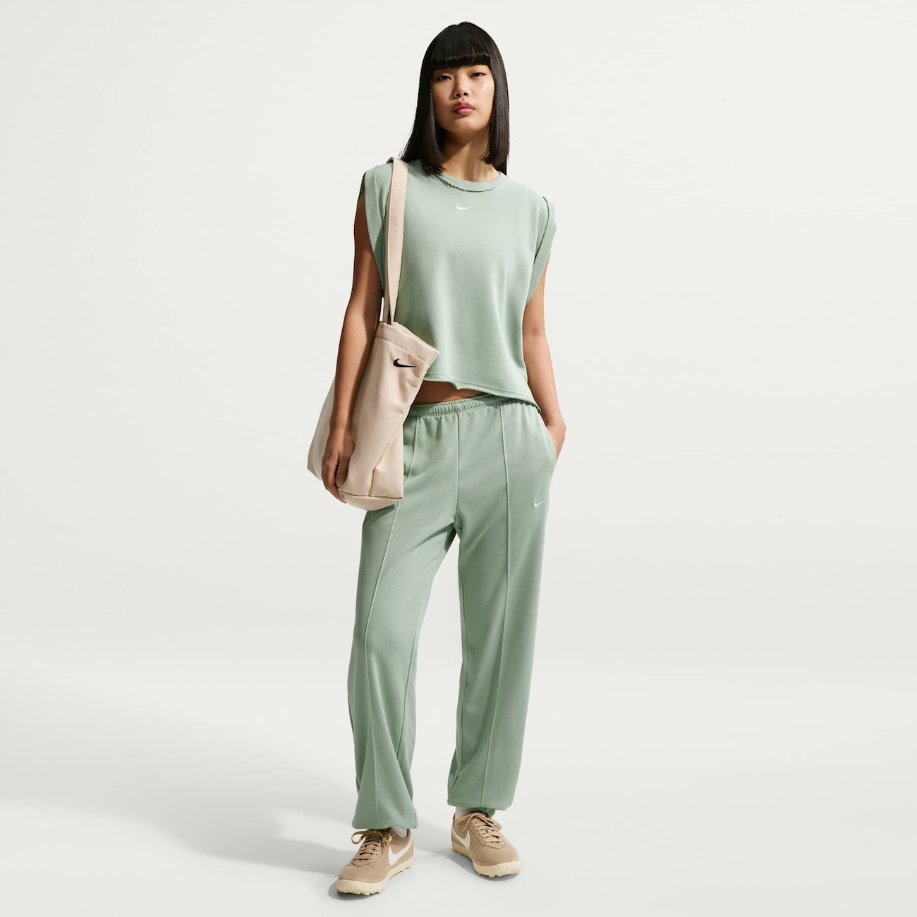 Calça Nike Sportswear Chill Jogger Feminina