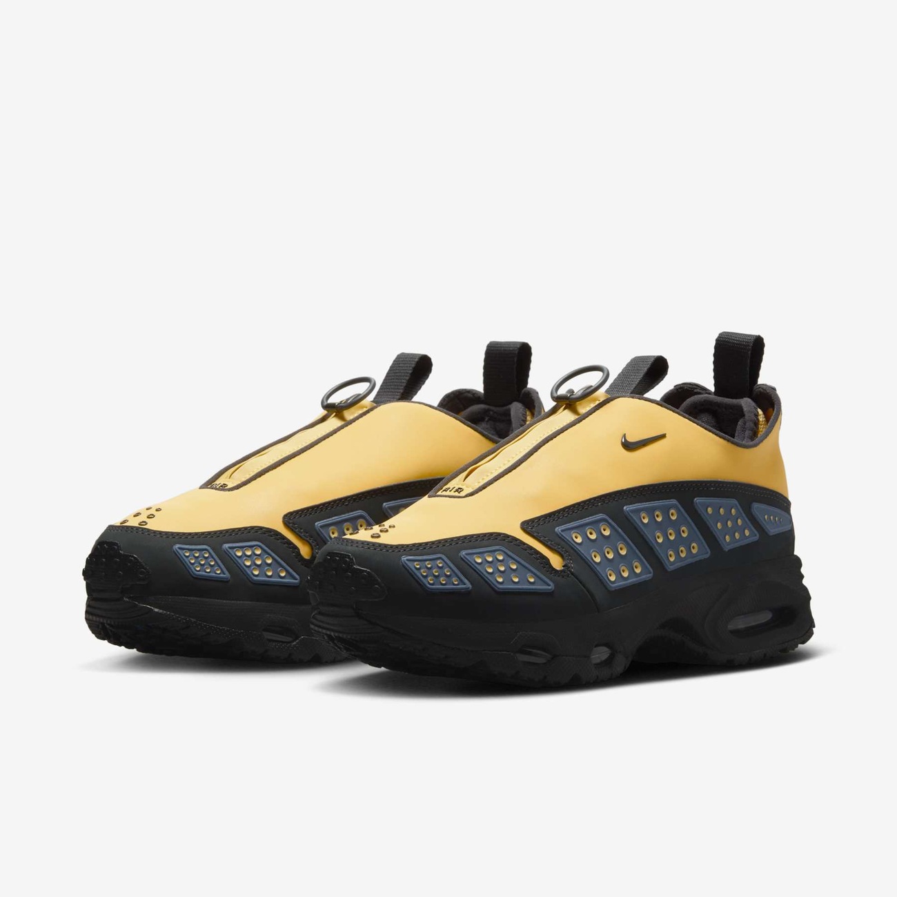 Women's Air Max SNDR Off-Noir and Diffused Blue - Nike