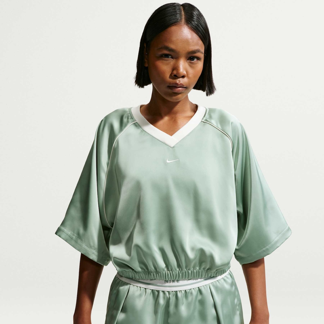 Camiseta Nike Sportswear Woven Feminina