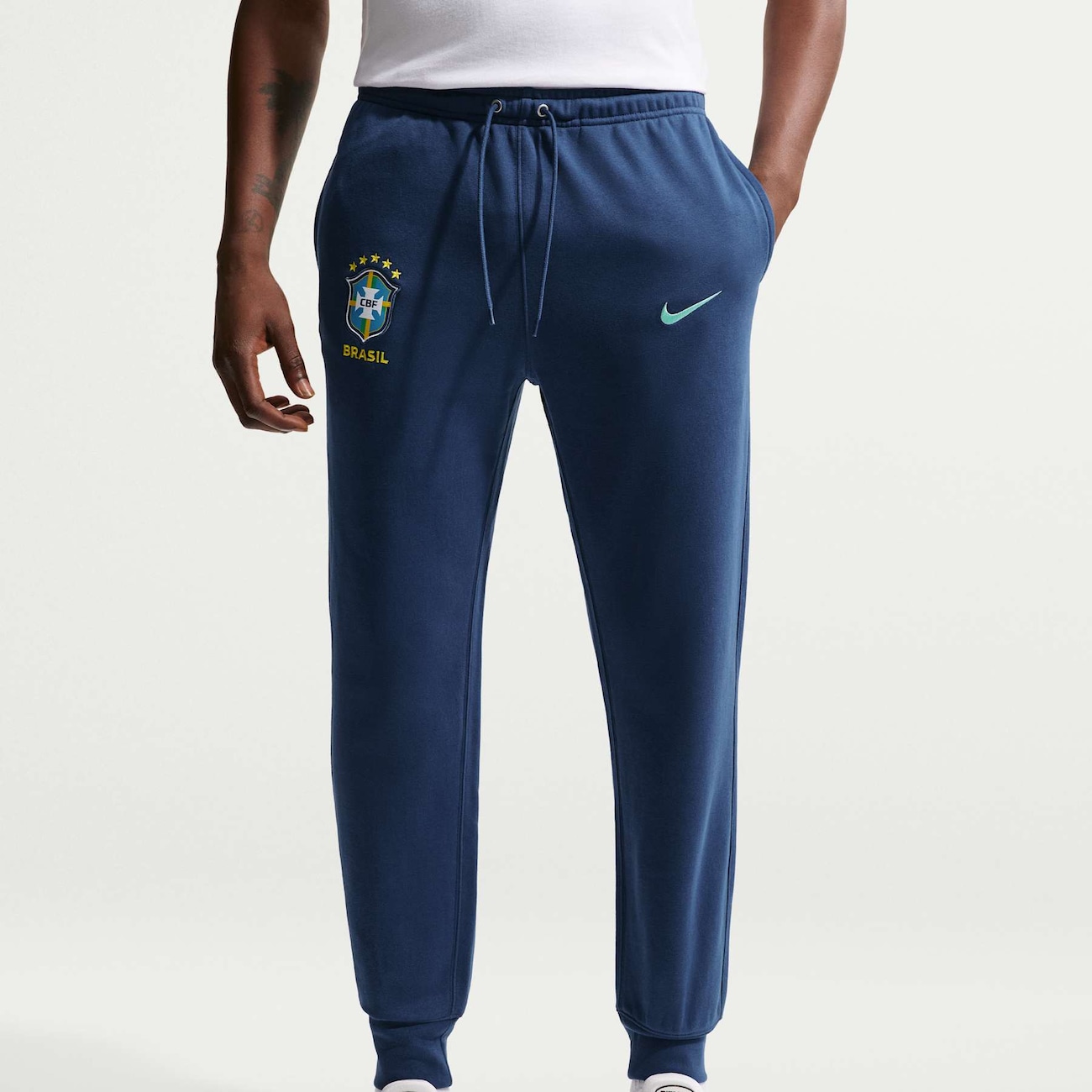 Calça Brasil Nike Club French Terry Masculina
