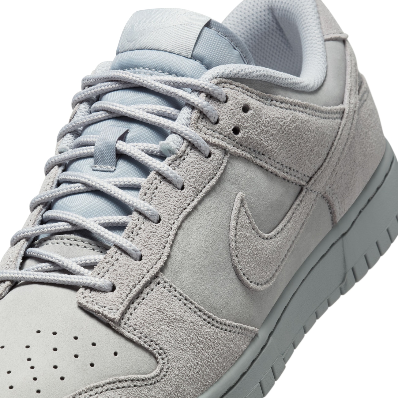Dunk Low Retro Nubuck - Nike