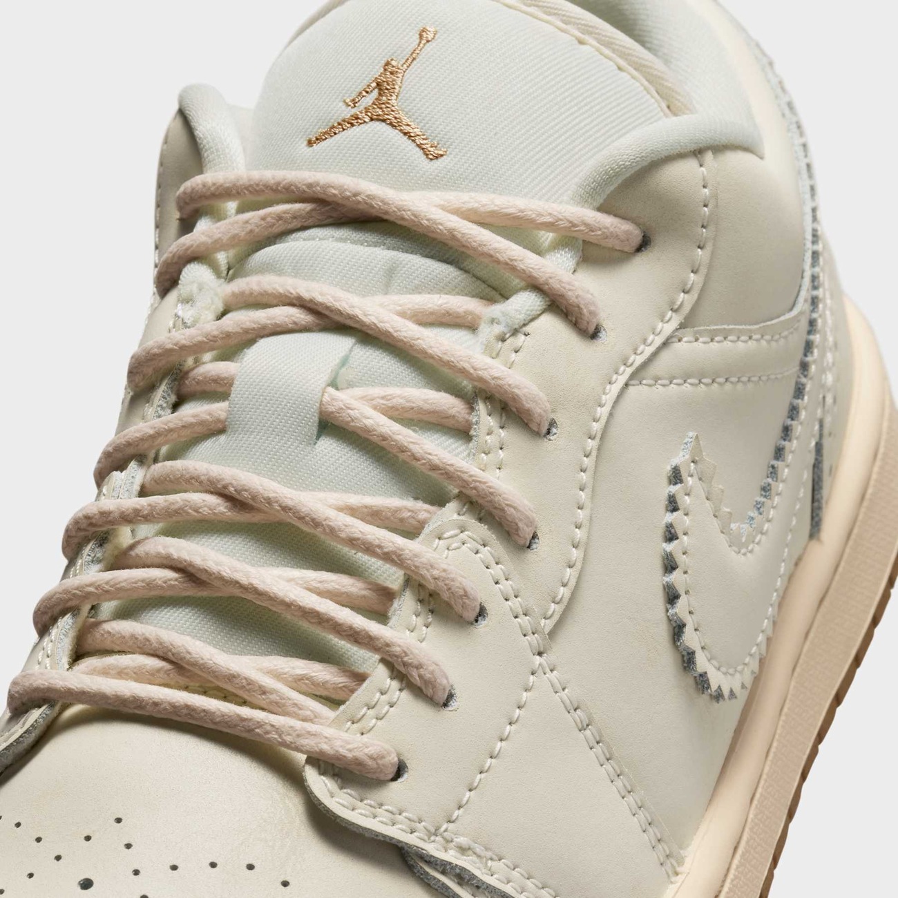 Tênis Air Jordan 1 Low SE Feminino - Nike