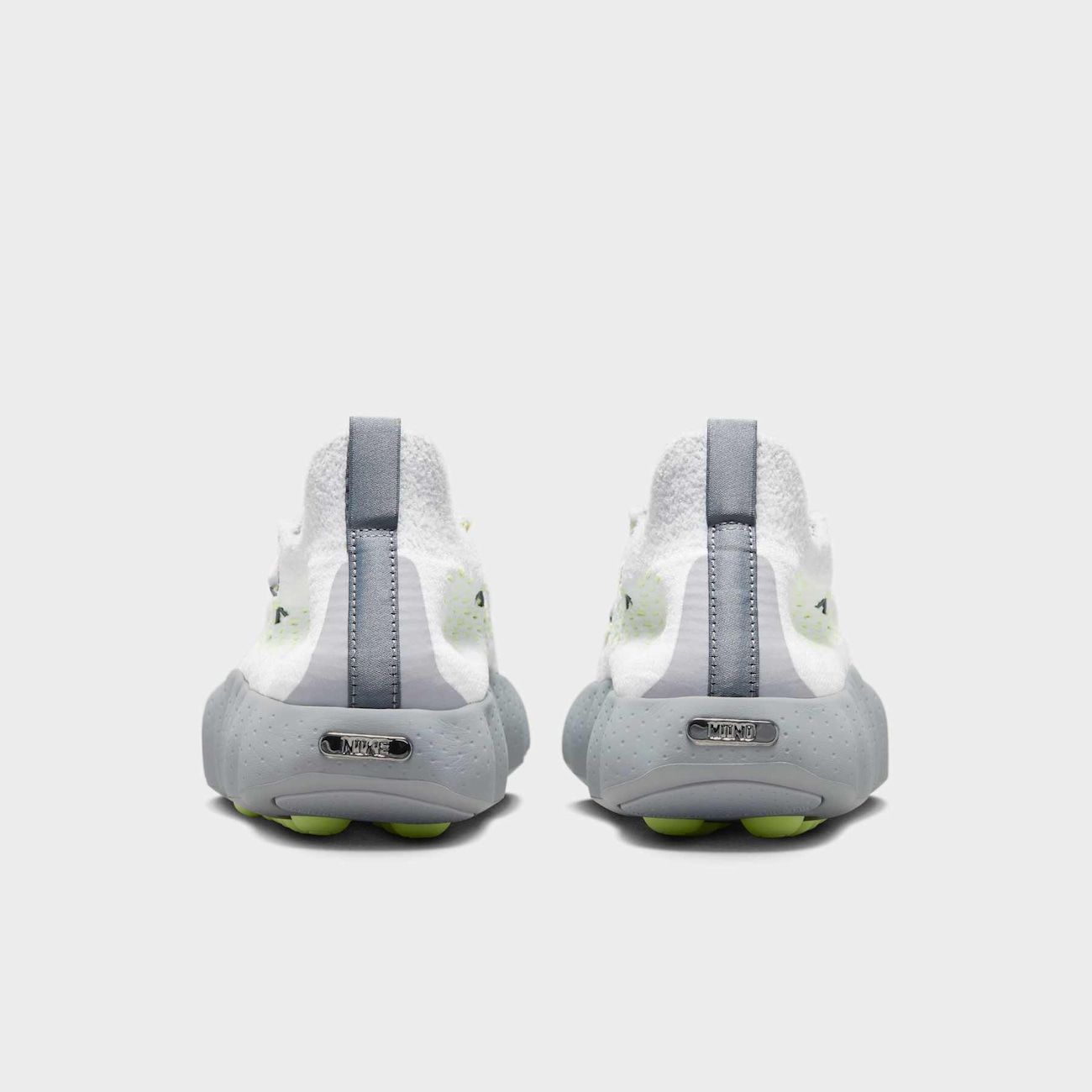Tenis Nike Mind 002 Flyknit Wolf Grey and Pure Platinum - Nike