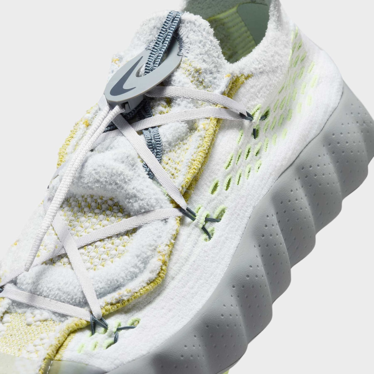 Tenis Nike Mind 002 Flyknit Wolf Grey and Pure Platinum - Nike