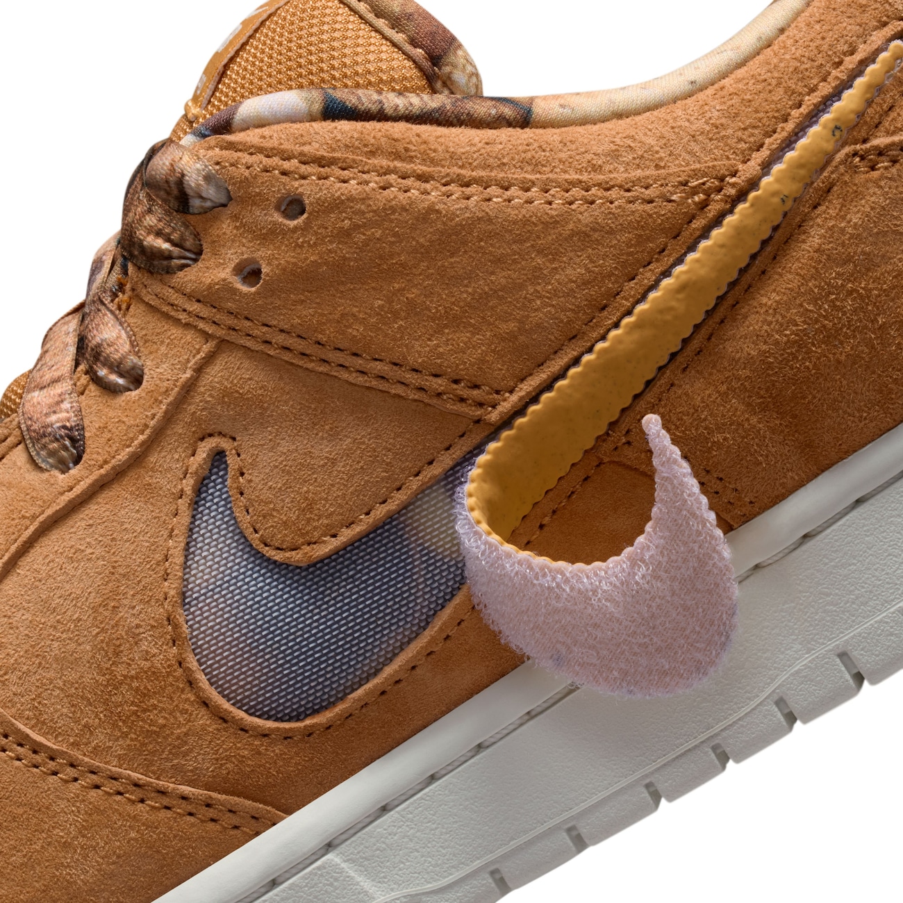 NOTE Manchester x Nike SB Dunk Low Flax and Summit White - Nike