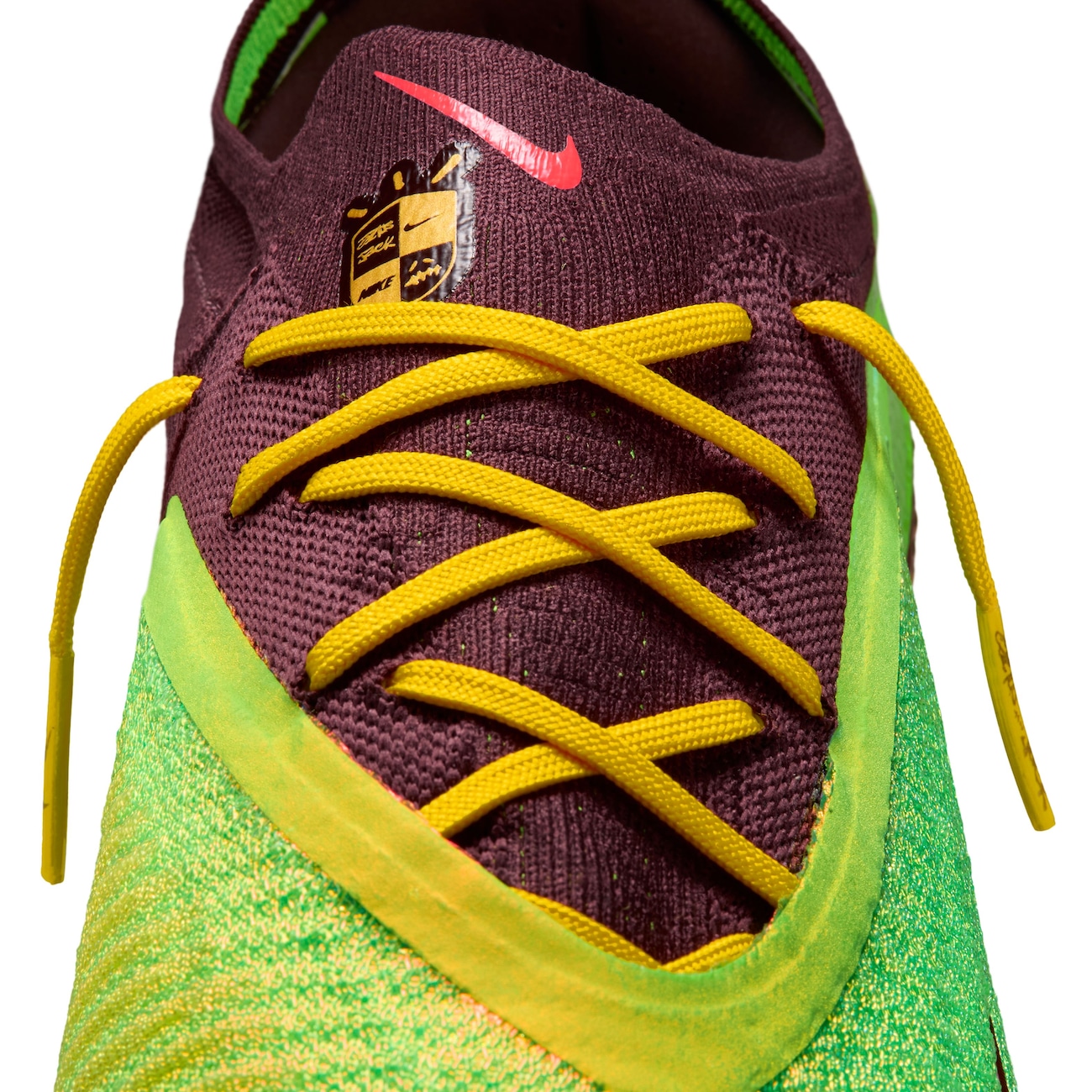 Phantom 6 Low Elite FG x Cactus Jack Earth and Metallic Gold - Nike