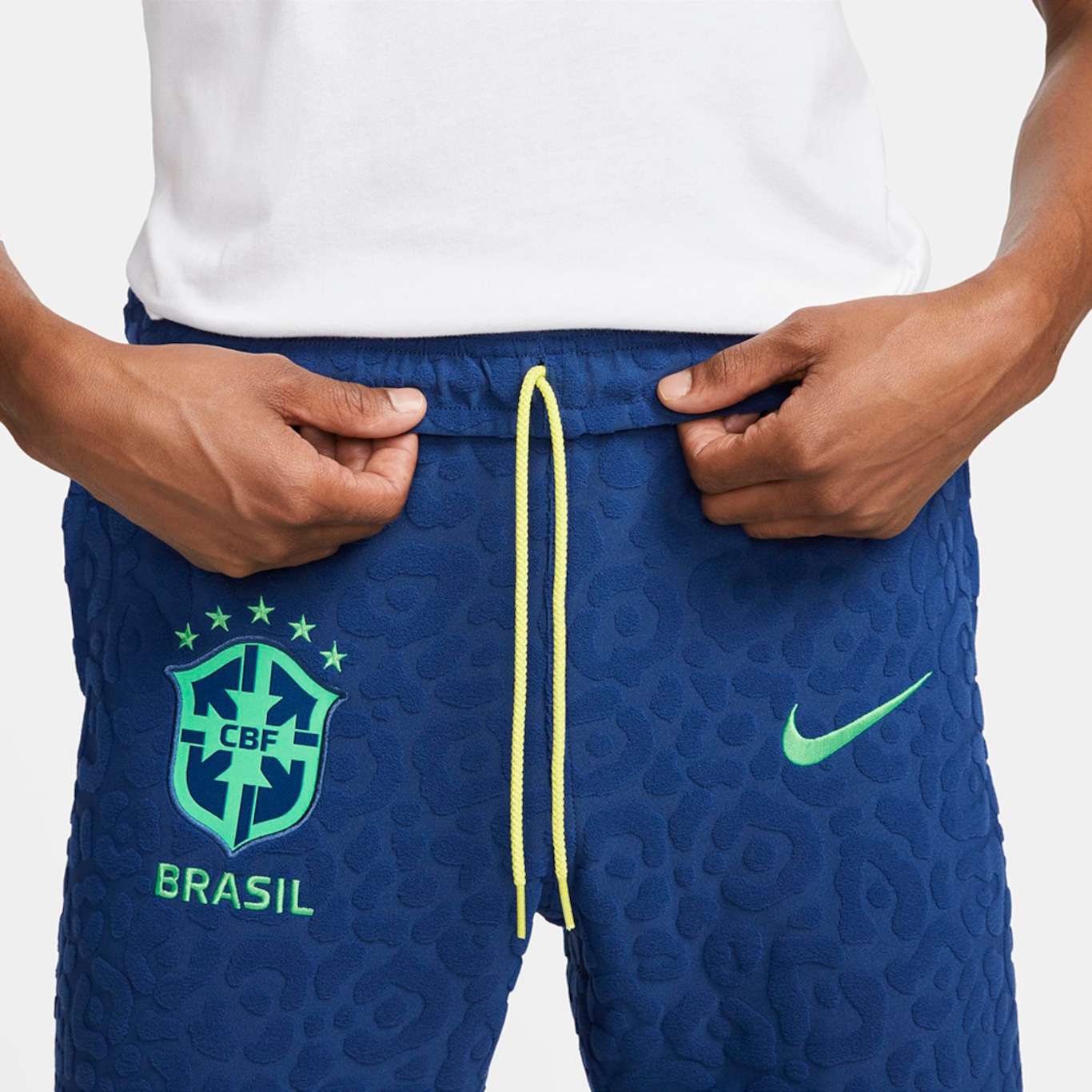 Calça Nike Brasil Swoosh Masculina - Foto 5