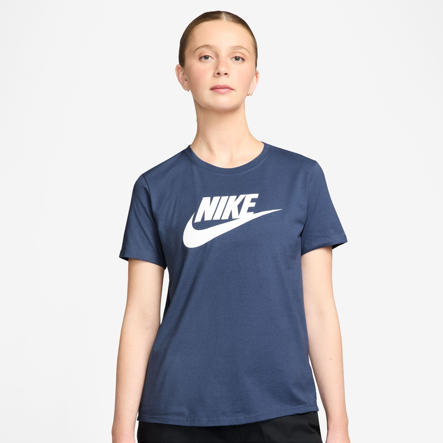 Camiseta Nike Sportswear Essentials Feminina