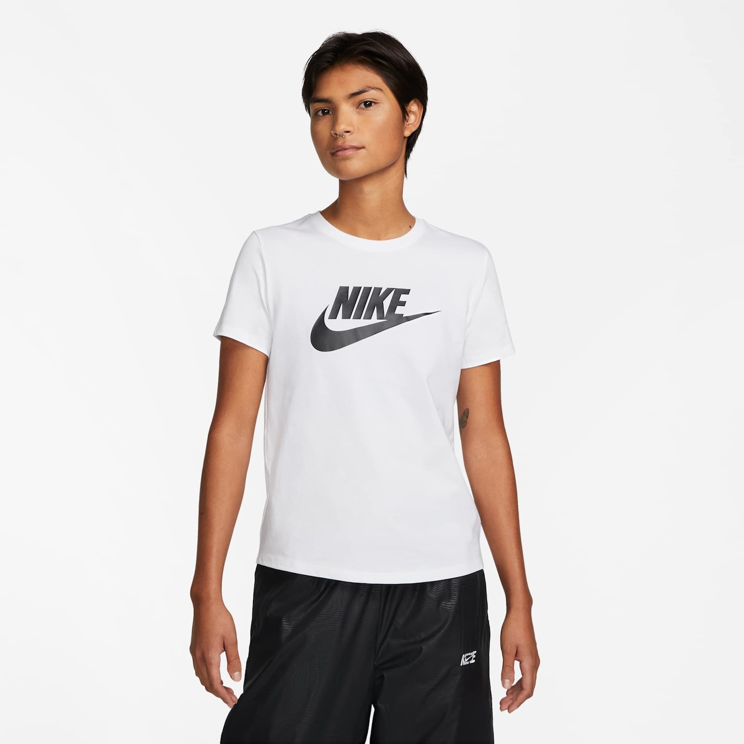 Camiseta Nike Sportswear Essentials Feminina