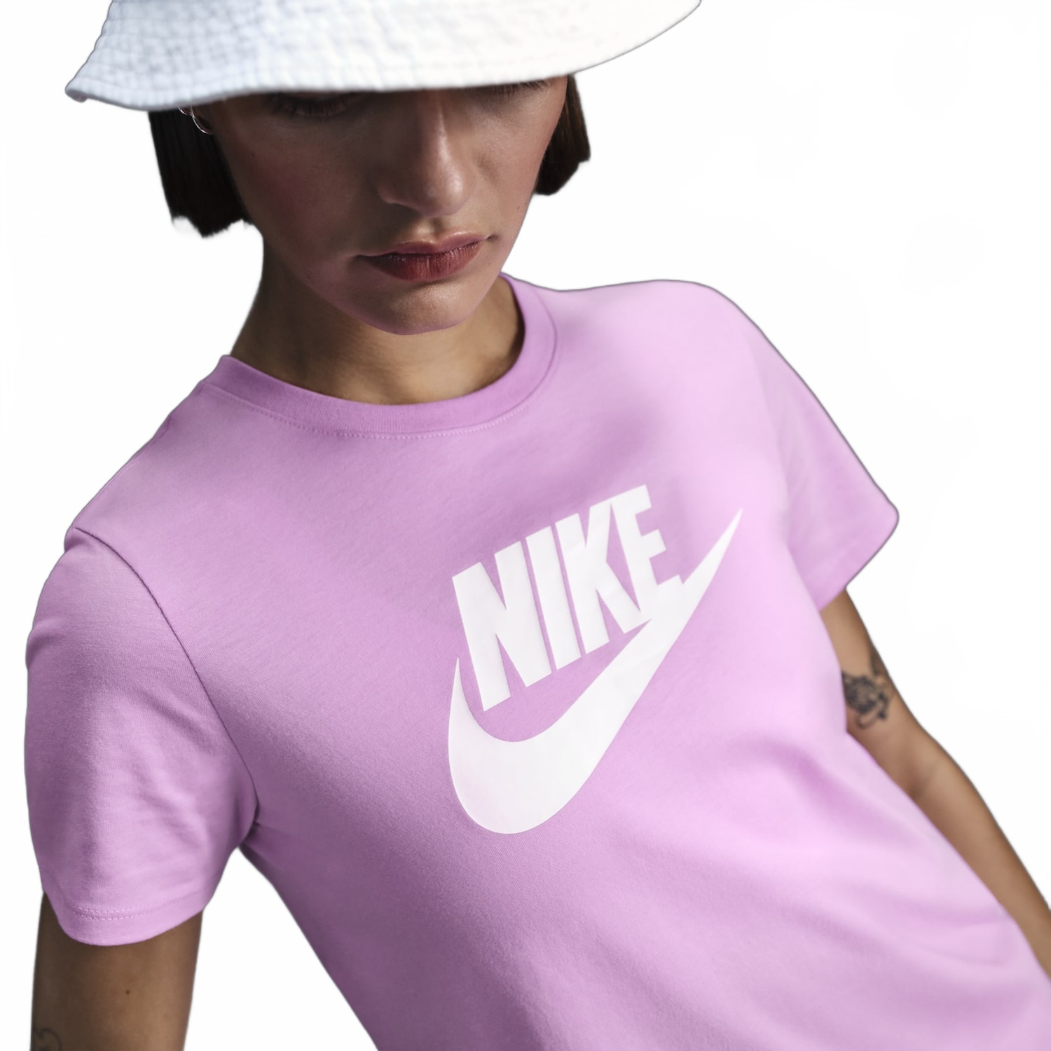 Camiseta Nike Sportswear Essentials Feminina