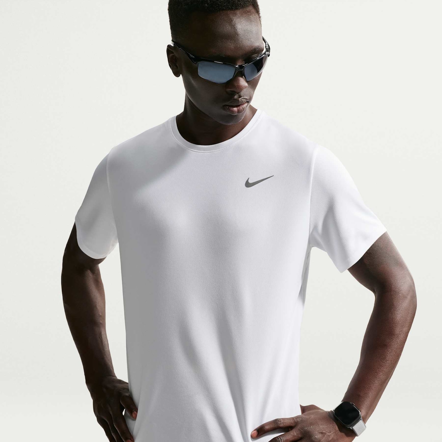 Camiseta Nike Dri-FIT UV Miller Masculina | Cor: Branco | Tamanho: P