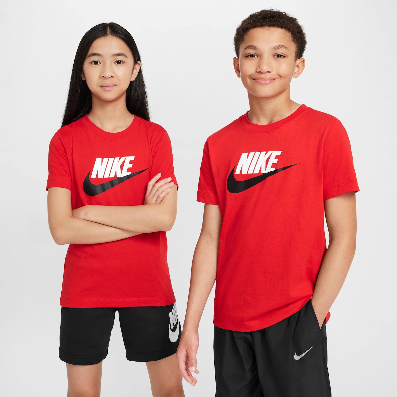Vista 2 Camiseta Nike Sportswear Futura Infantil Vinho Nike Sportswear Vinho