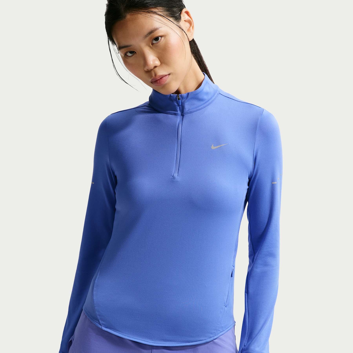 Camiseta Dri-FIT Nike Manga Loga Swift Feminina