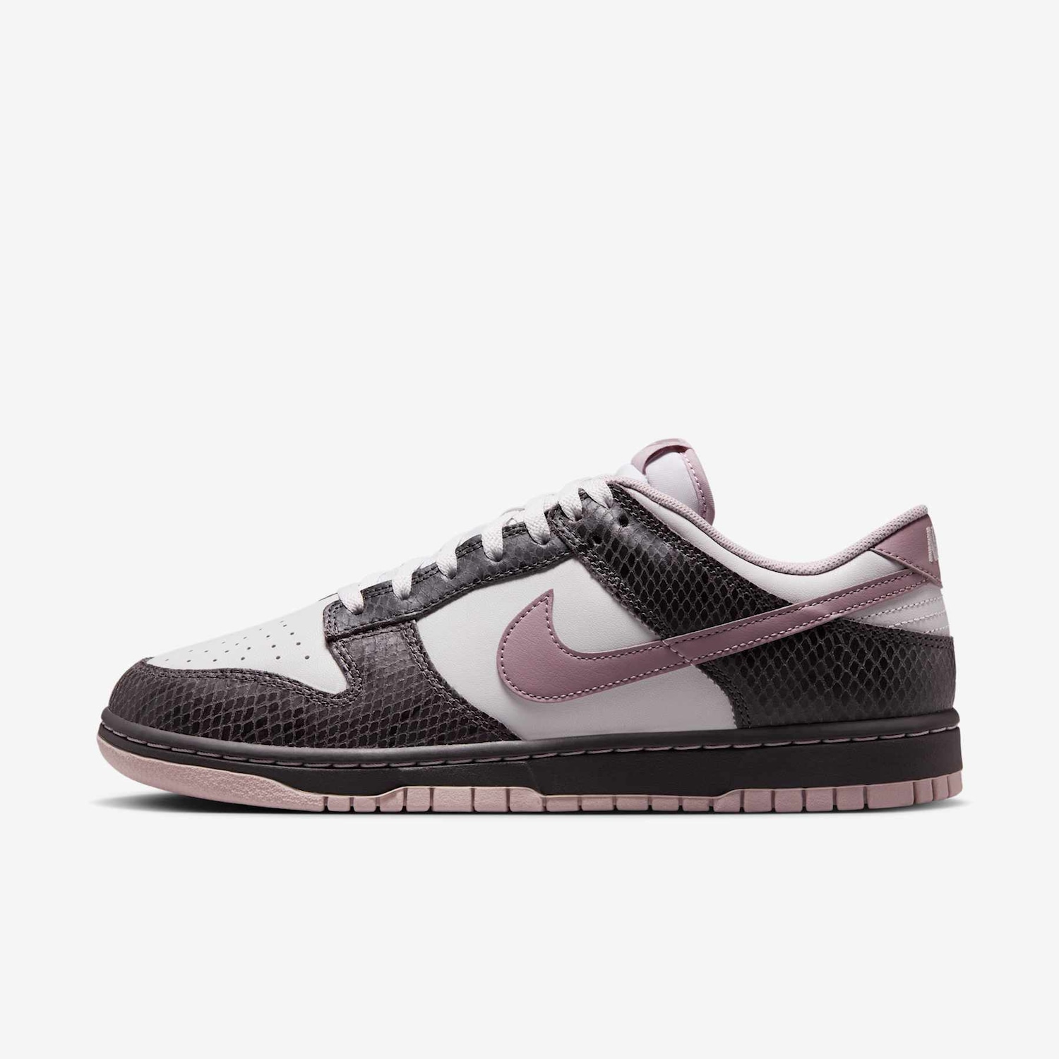 Dunk Low SE | Cor: Marrom | Tamanho: 40