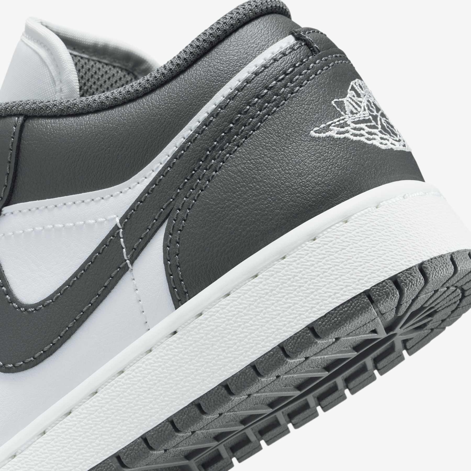 Tênis Air Jordan 1 Low Infantil - Foto 8