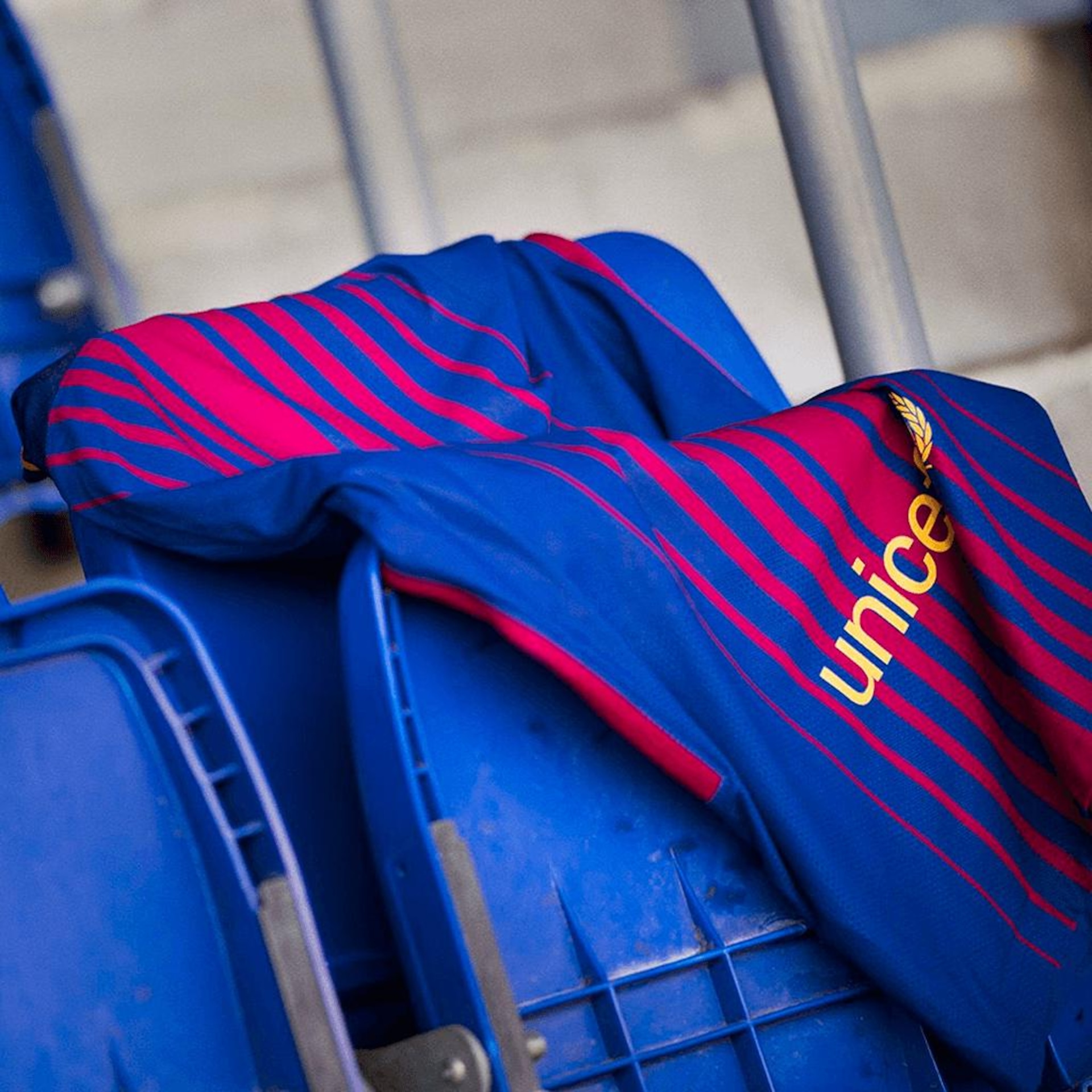 Camiseta Nike Barcelona I 2017/2018 Torcedor Pro Masculina - Foto 8