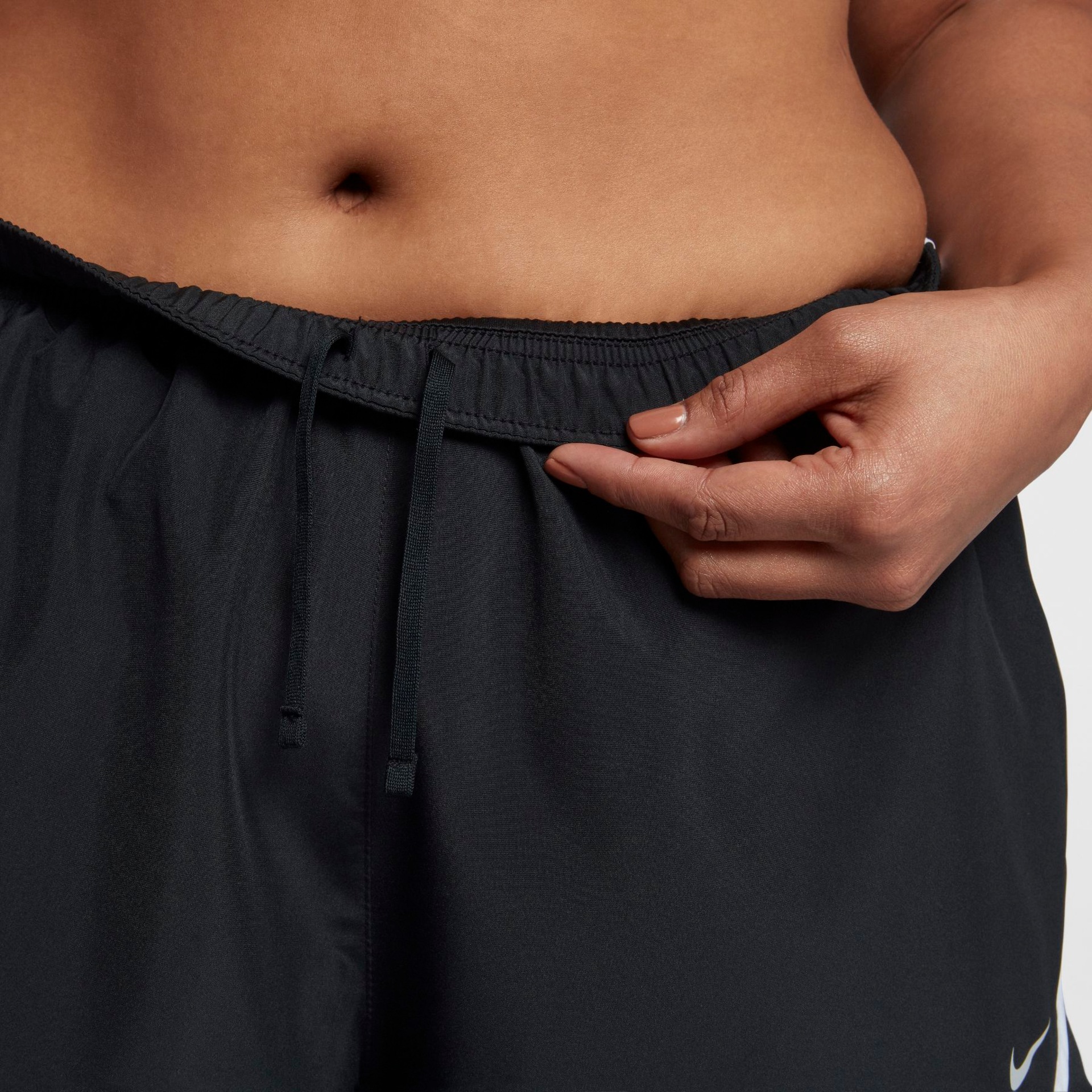 Plus Size - Shorts Nike Tempo Feminino - Foto 6