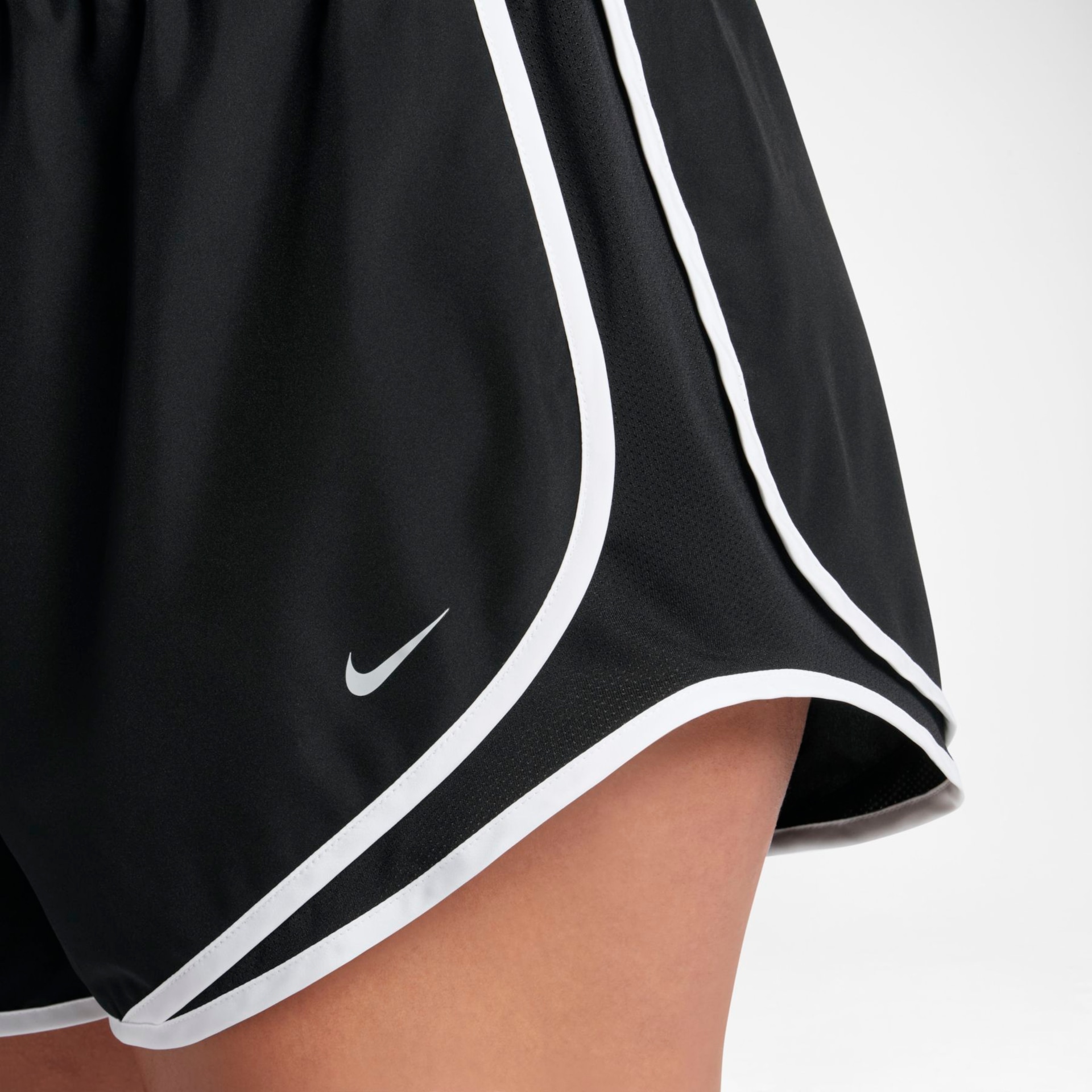 Plus Size - Shorts Nike Tempo Feminino - Foto 7