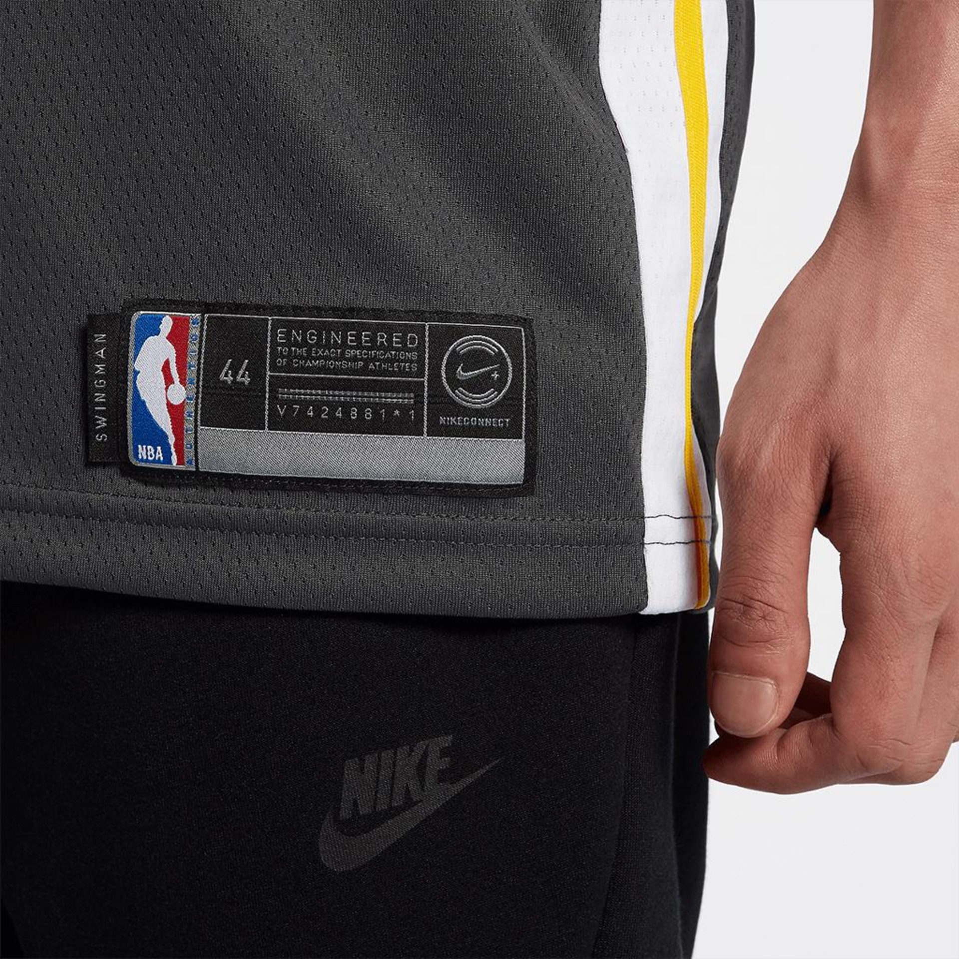 Camiseta Nike Golden State Warriors Swingman Masculina (Stephen Curry) - Foto 4