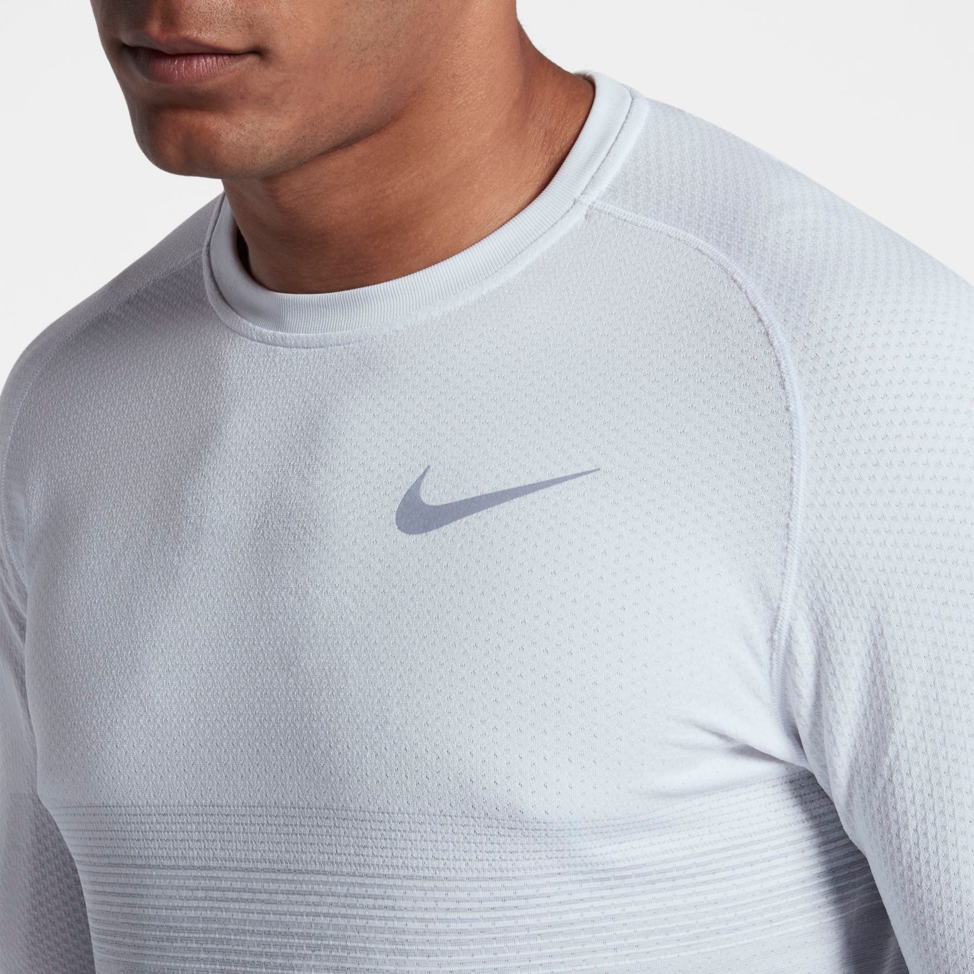 Camiseta Nike Dri-Fit Knit Masculina - Foto 4