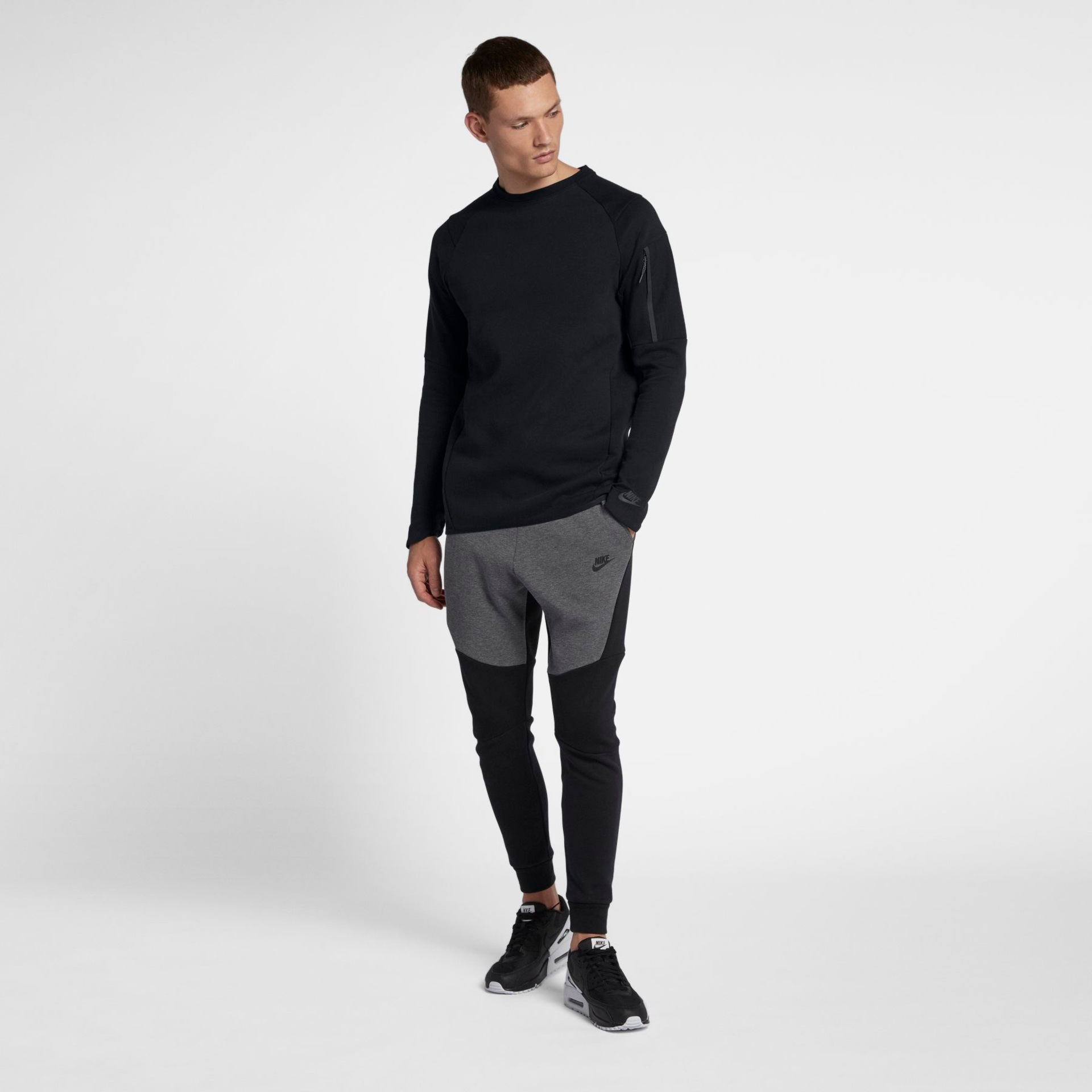 Camiseta Nike Sportswear Tech Fleece Crew Masculina - Foto 4