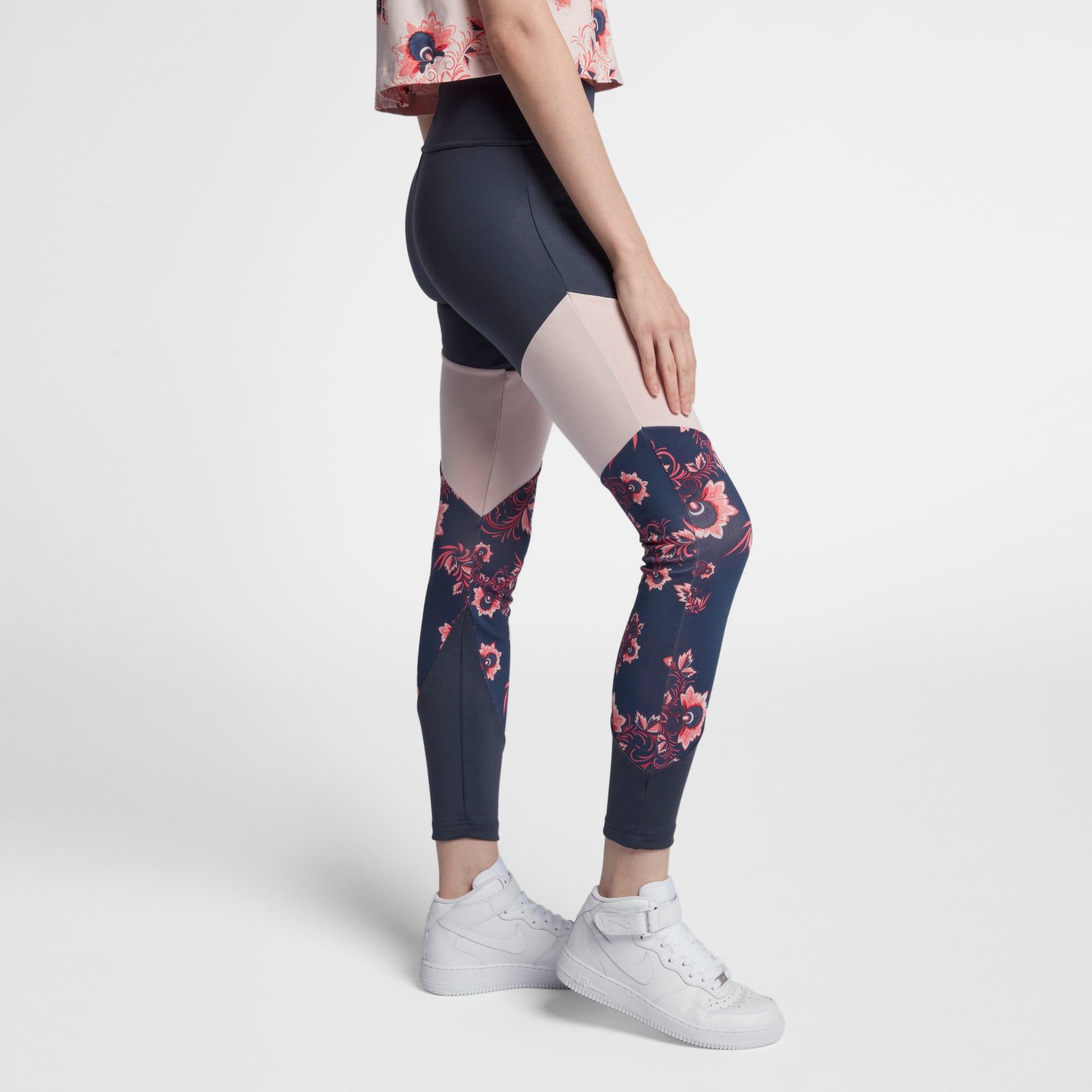 Legging Nike Sportswear Legging Floral Feminina - Foto 4