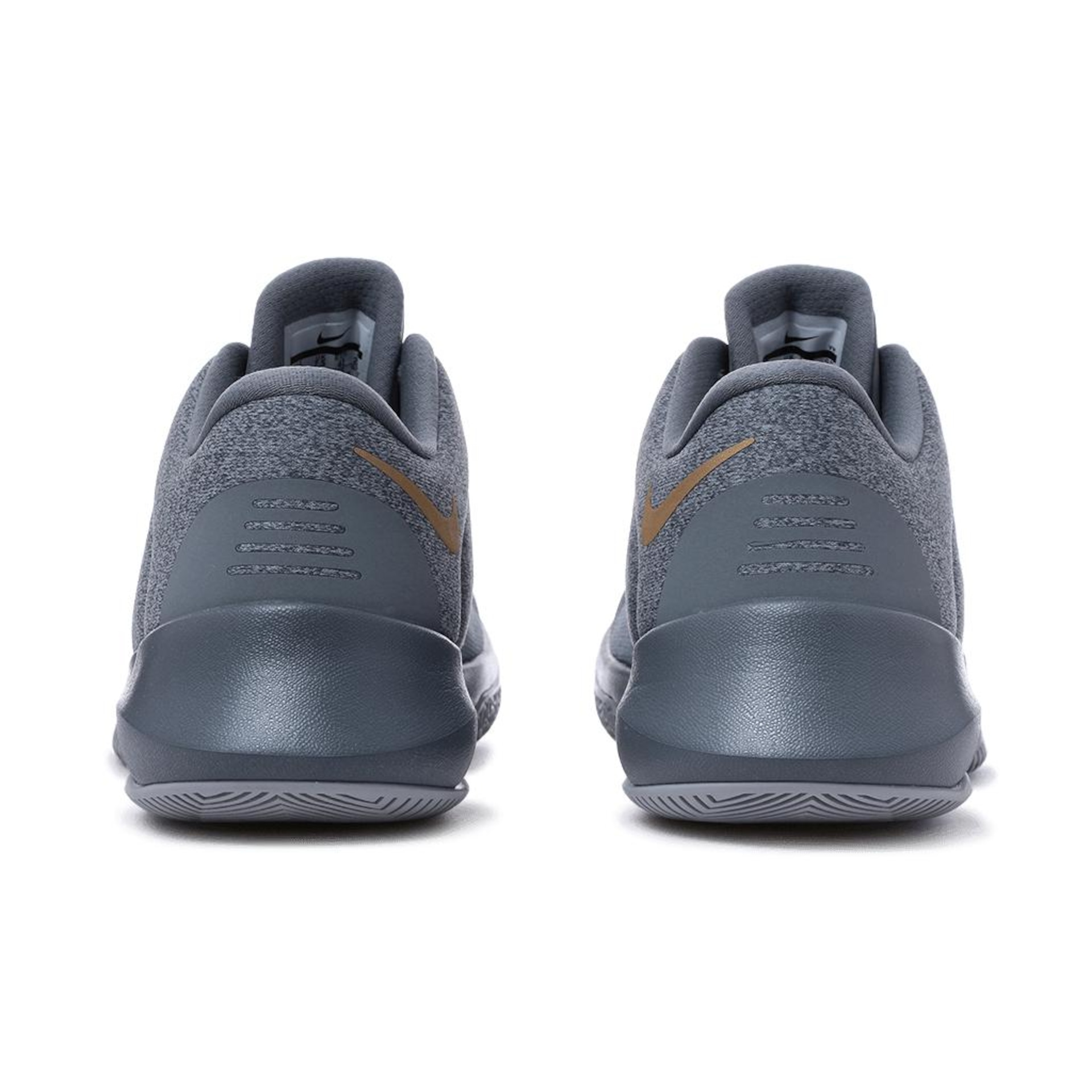 tenis nike air versitile 2