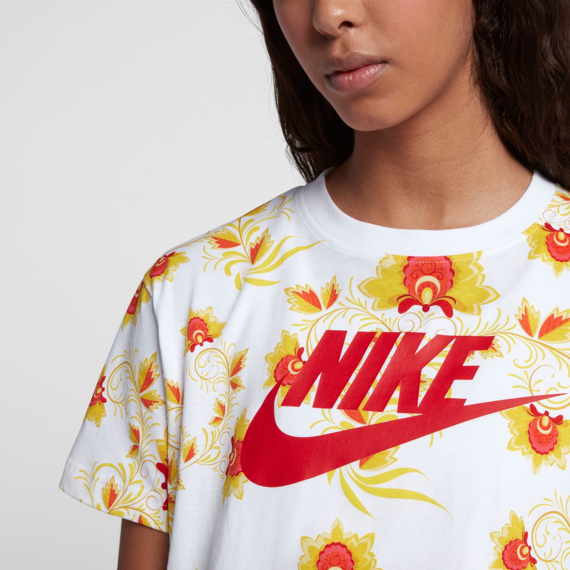 Camiseta Nike Sportswear Floral Feminina - Foto 3