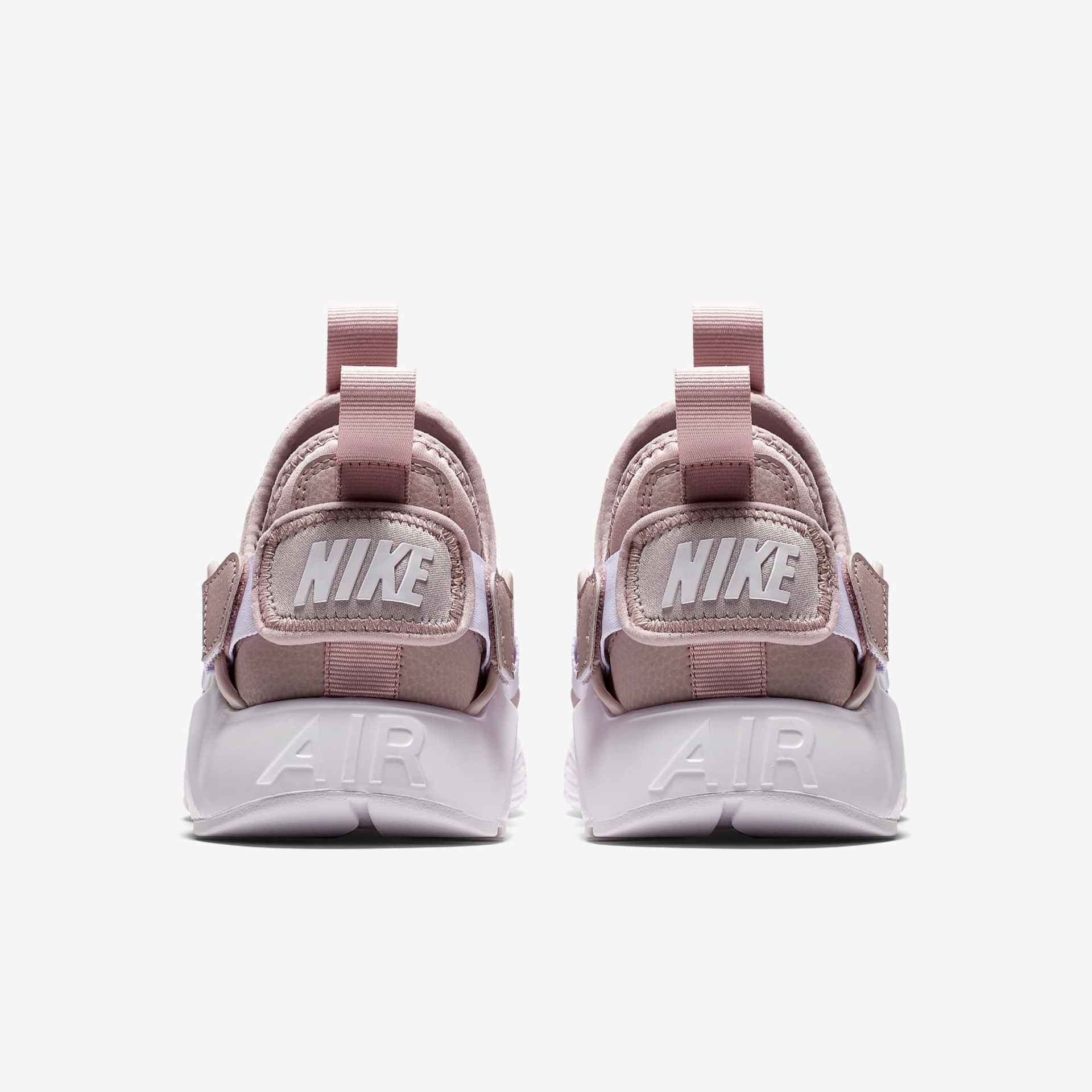 Tênis Nike Air Huarache City Low Feminino - Foto 6