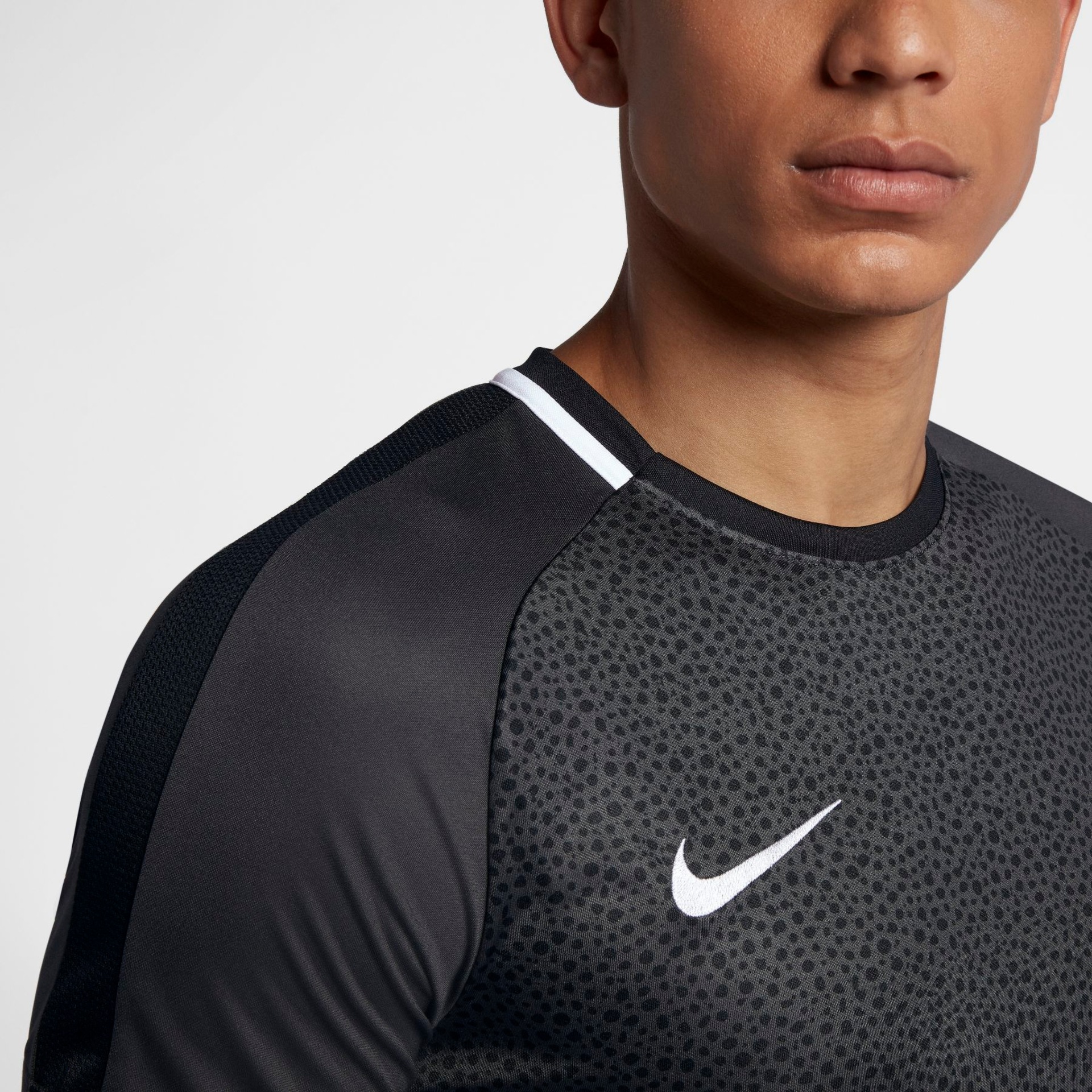 Camiseta Nike Dri-Fit Academy Masculina - Foto 4