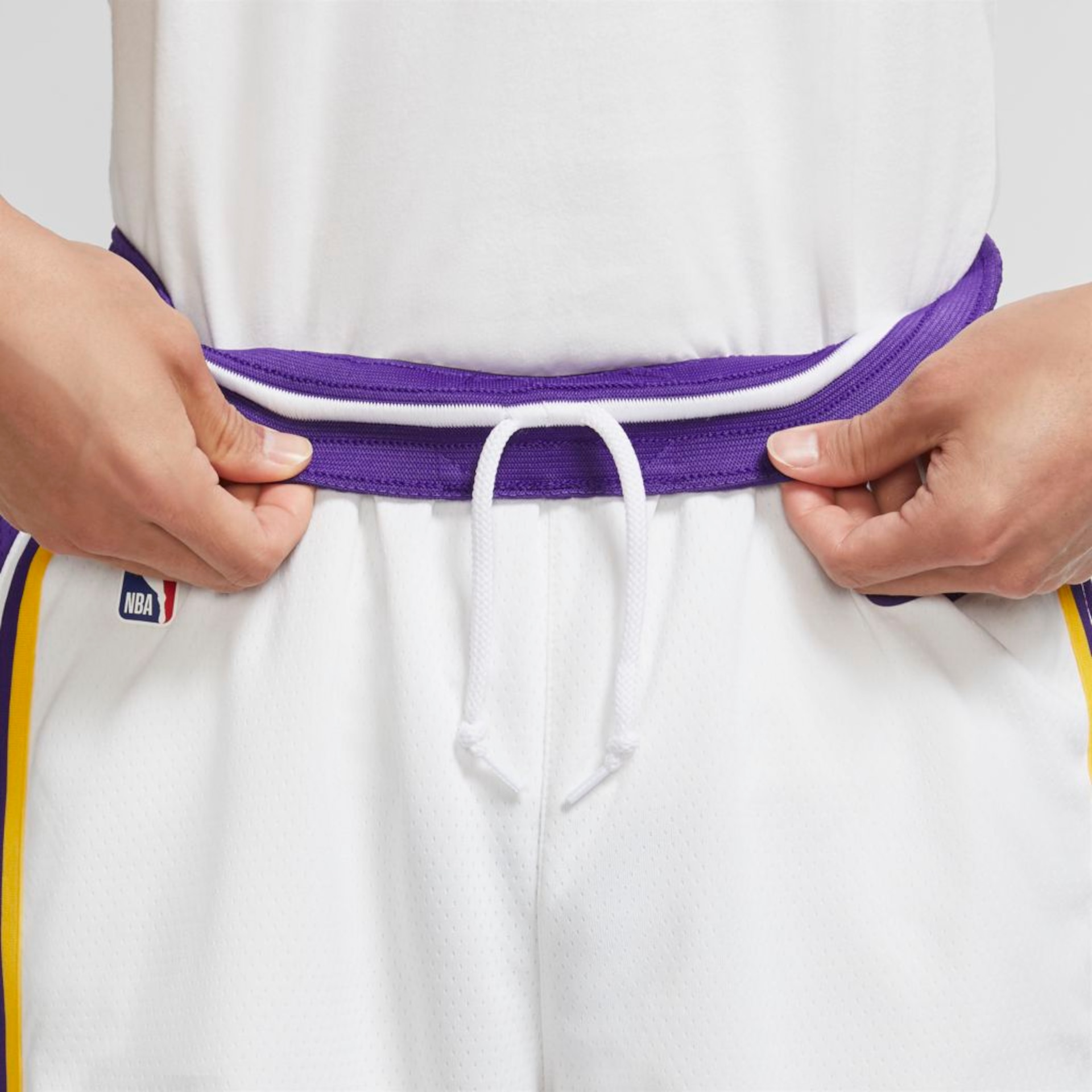 Shorts Nike Los Angeles Lakers Association Edition Swingman Masculino - Foto 4