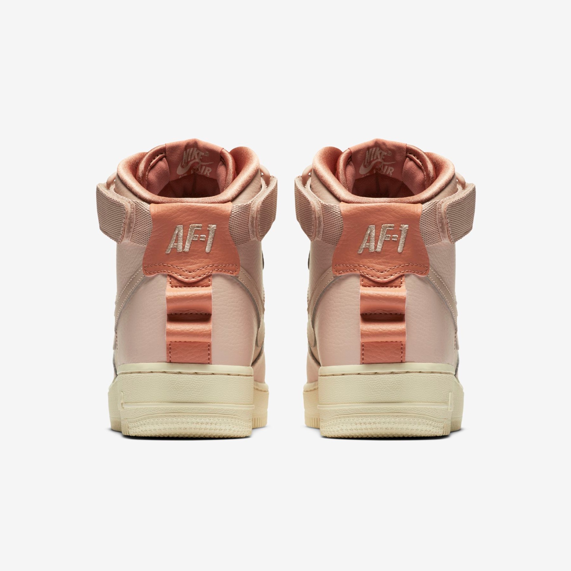 Tênis Nike Air Force 1 High UT Feminino - Foto 6